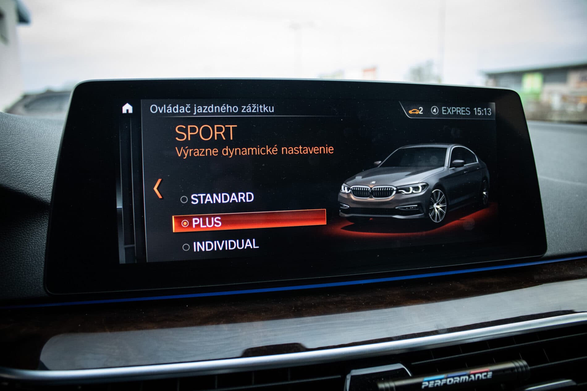 2017 BMW 540d, šedá sedan, 182 573 km