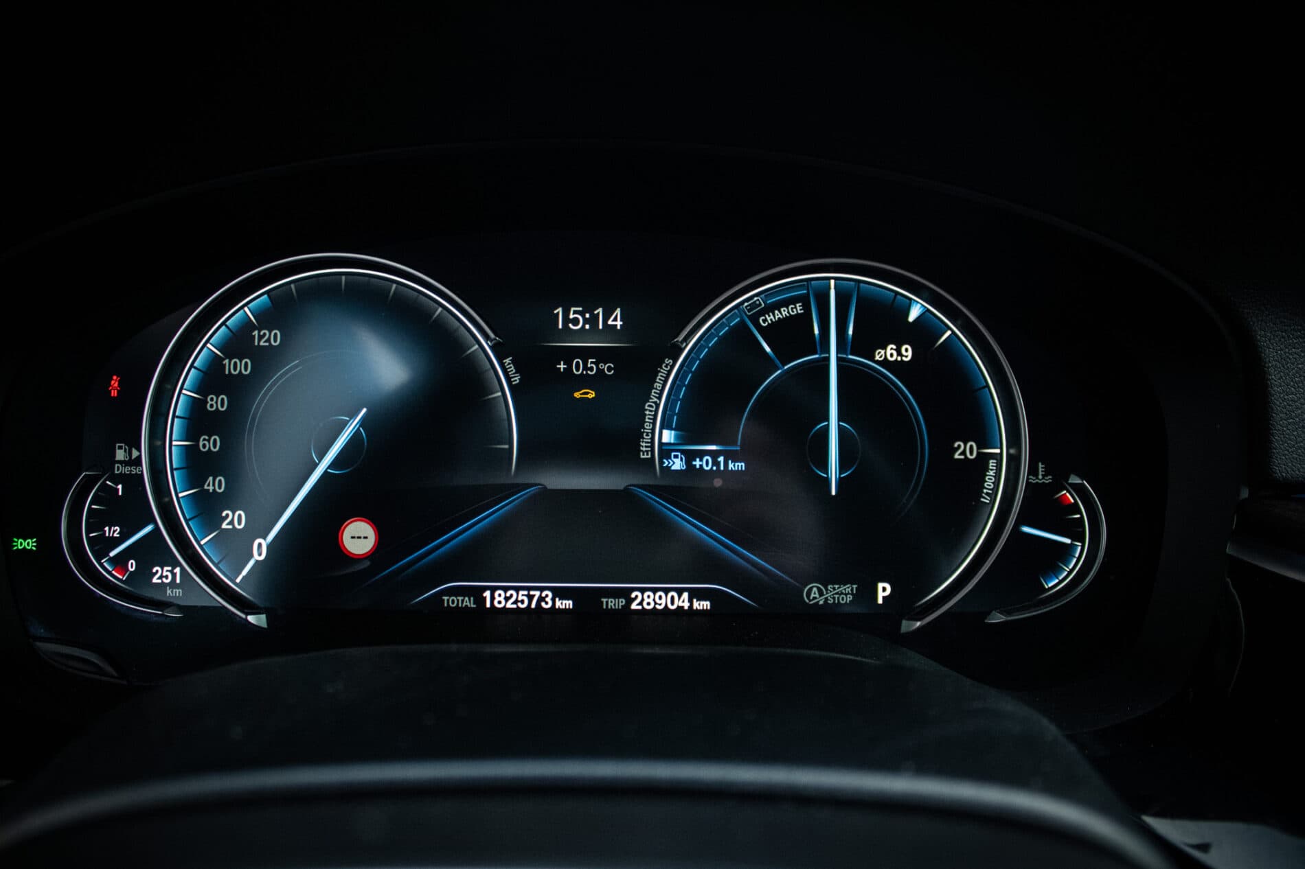 2017 BMW 540d, šedá sedan, 182 573 km