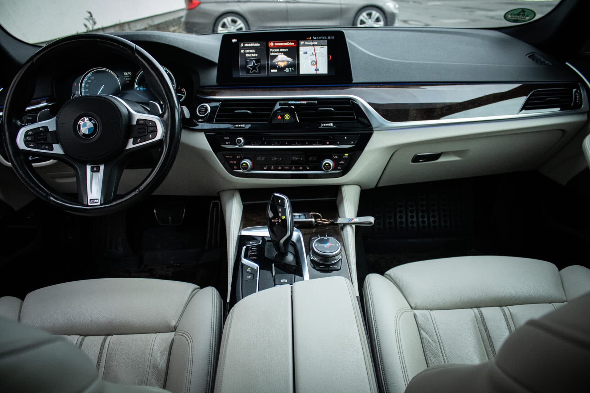 2017 BMW 540d, šedá sedan, 182 573 km