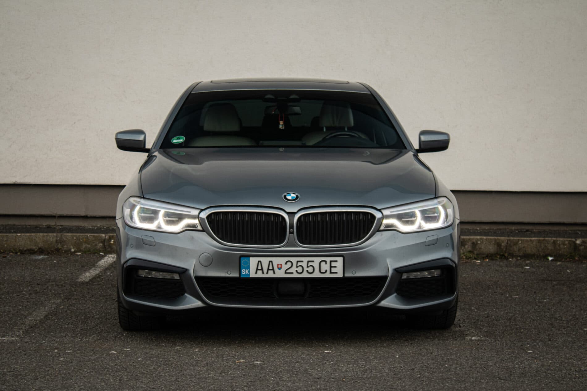 2017 BMW 540d, šedá sedan, 182 573 km