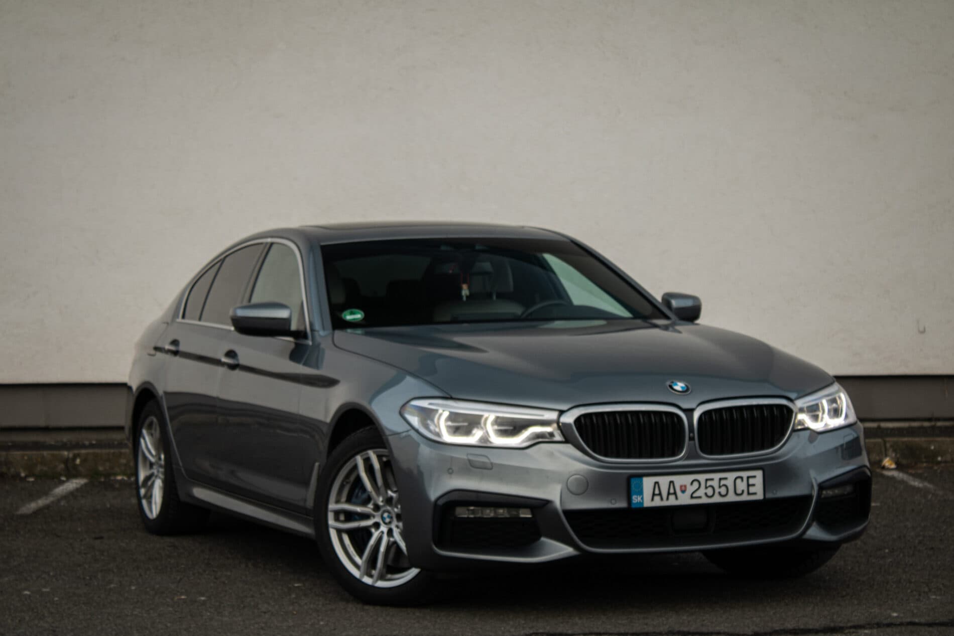 2017 BMW 540d, šedá sedan, 182 573 km