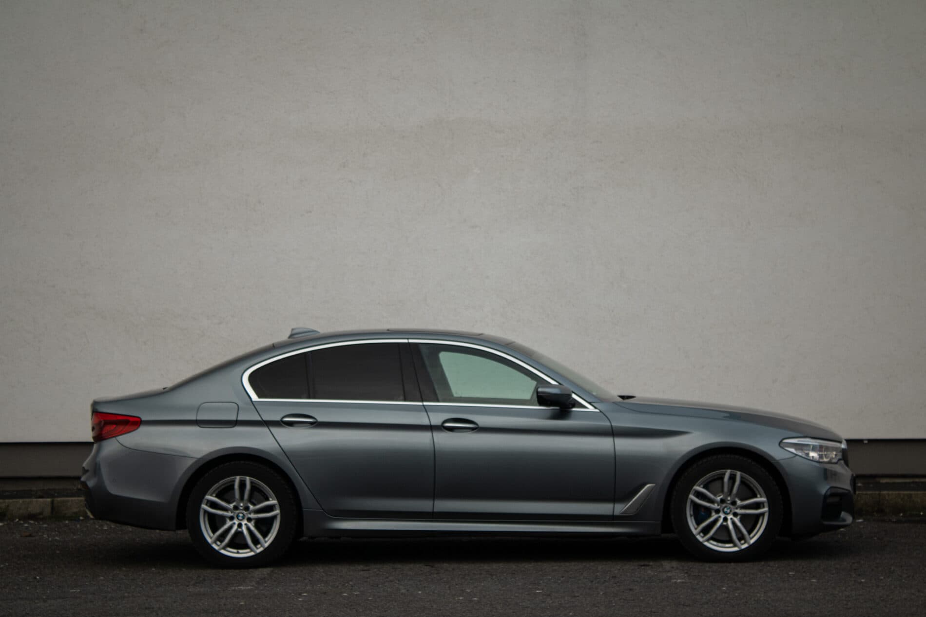 2017 BMW 540d, šedá sedan, 182 573 km