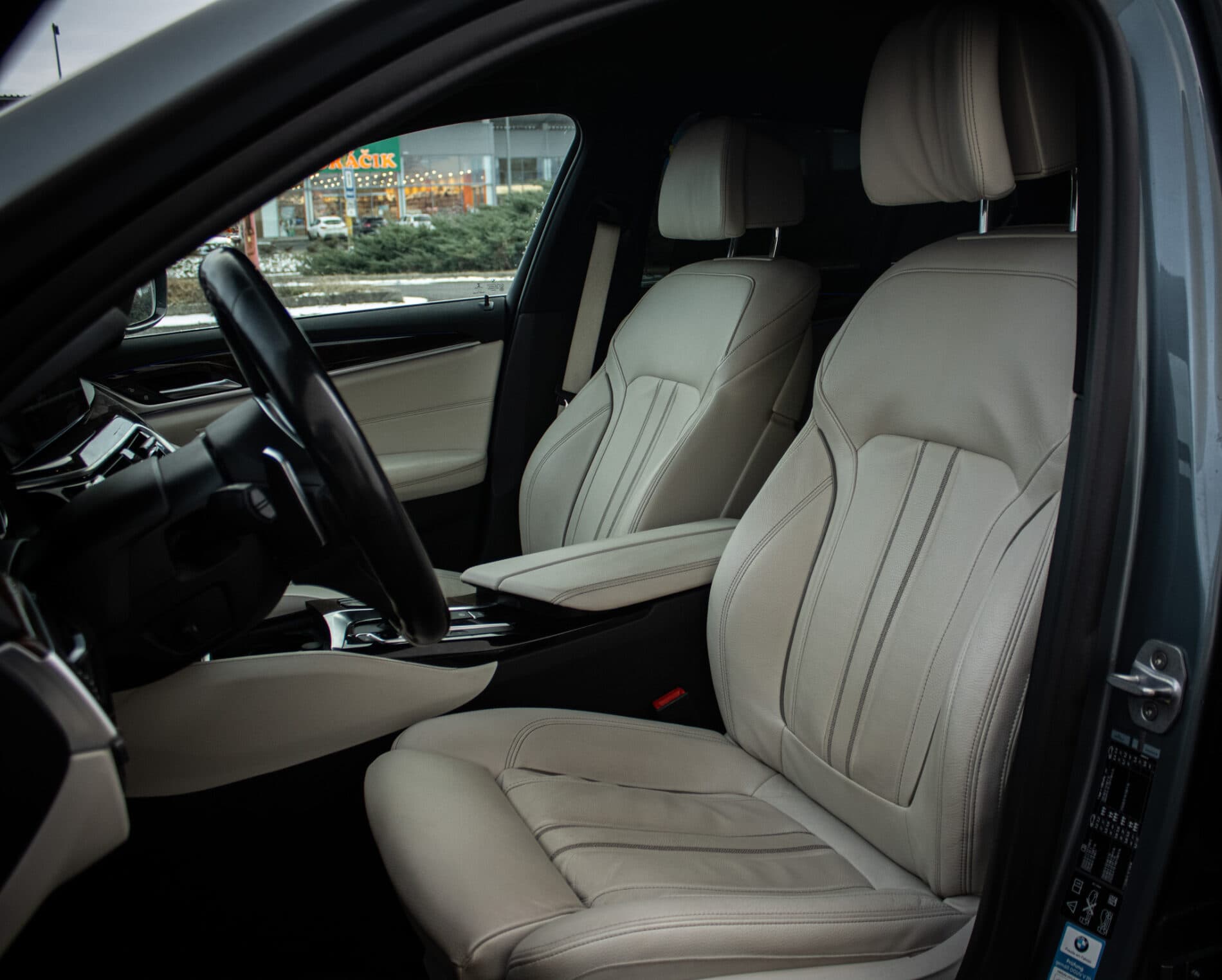 2017 BMW 540d, šedá sedan, 182 573 km