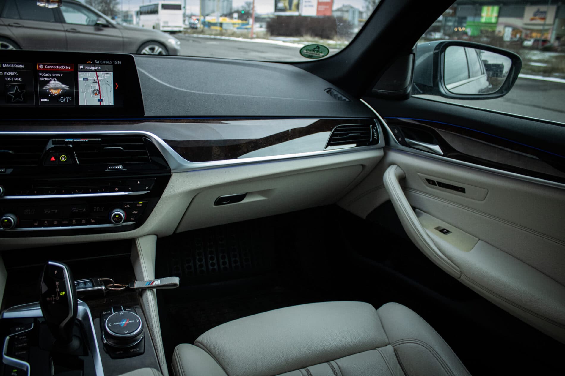 2017 BMW 540d, šedá sedan, 182 573 km
