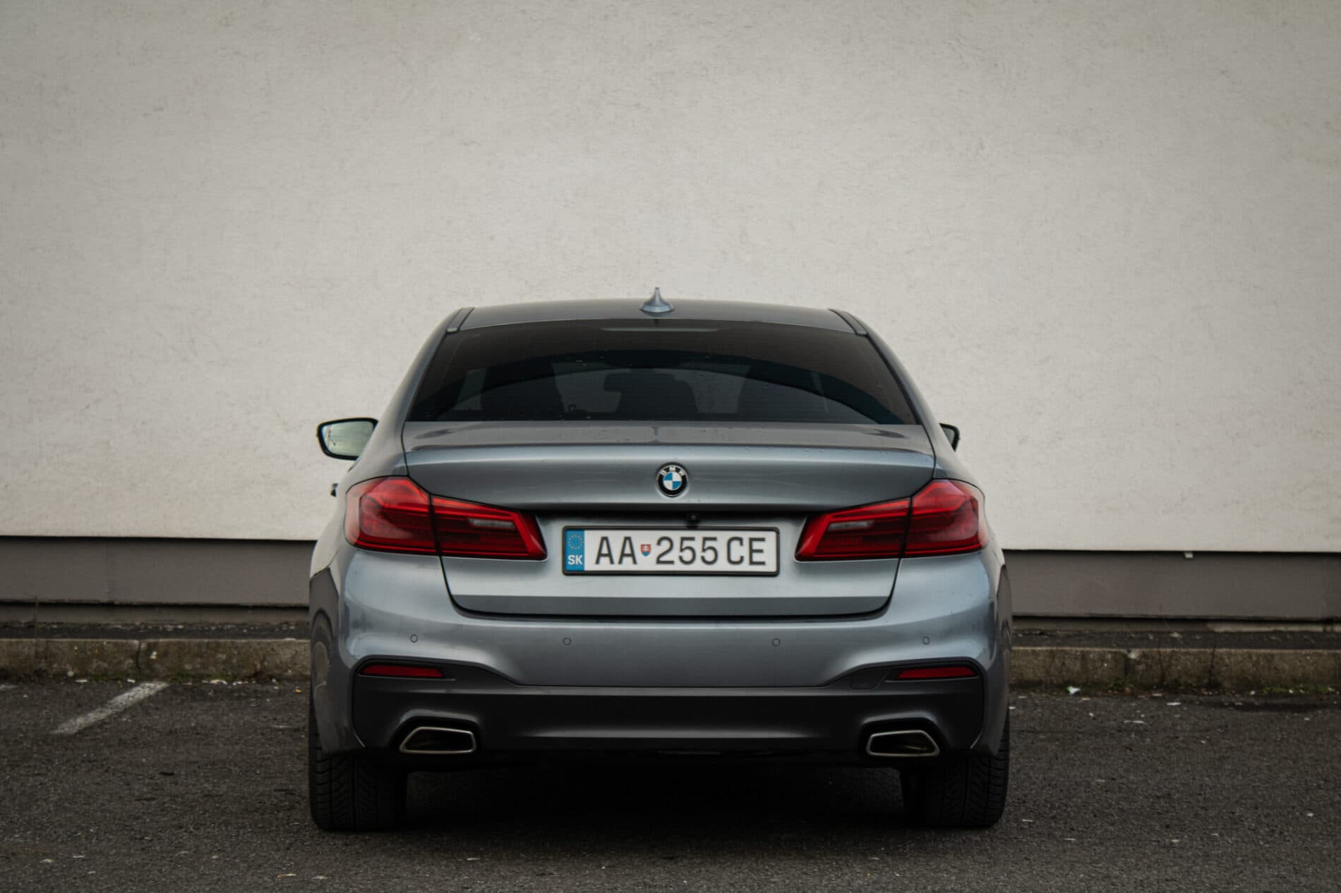 2017 BMW 540d, šedá sedan, 182 573 km