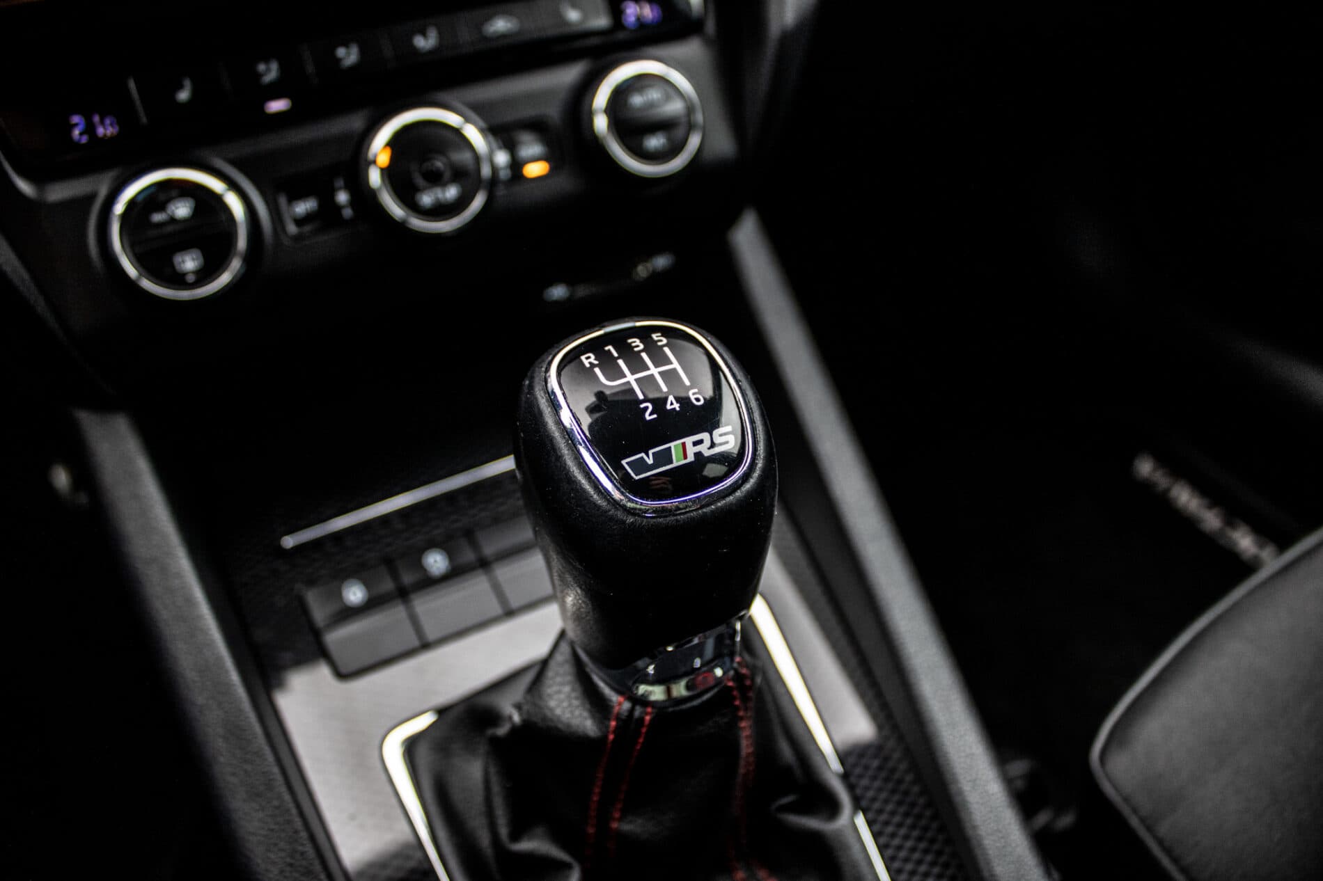 2015 Skoda Octavia RS, stříbrná kombi, 240 701 km