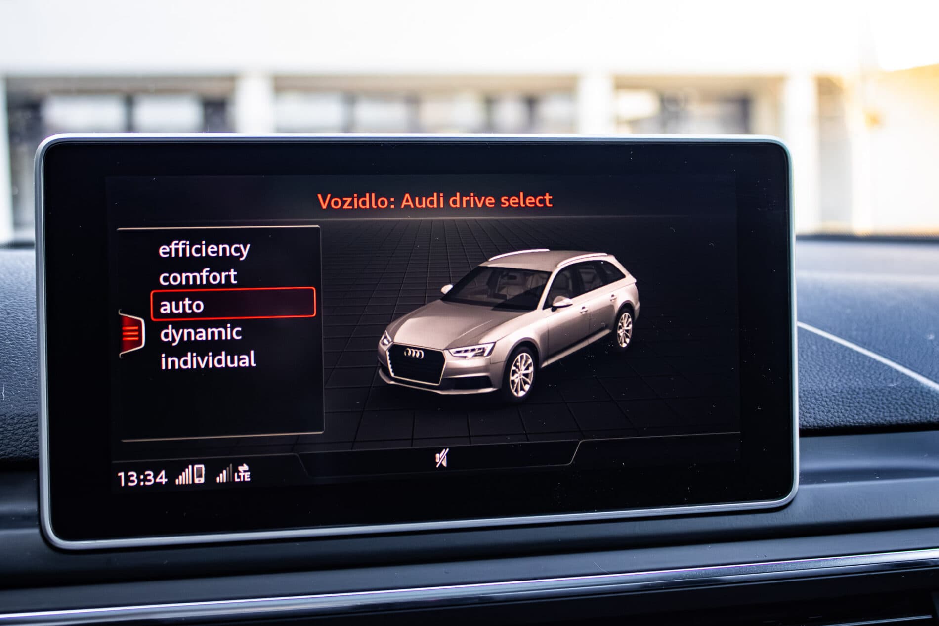 2017 AUDI A4, zelená kombi, 301 102 km