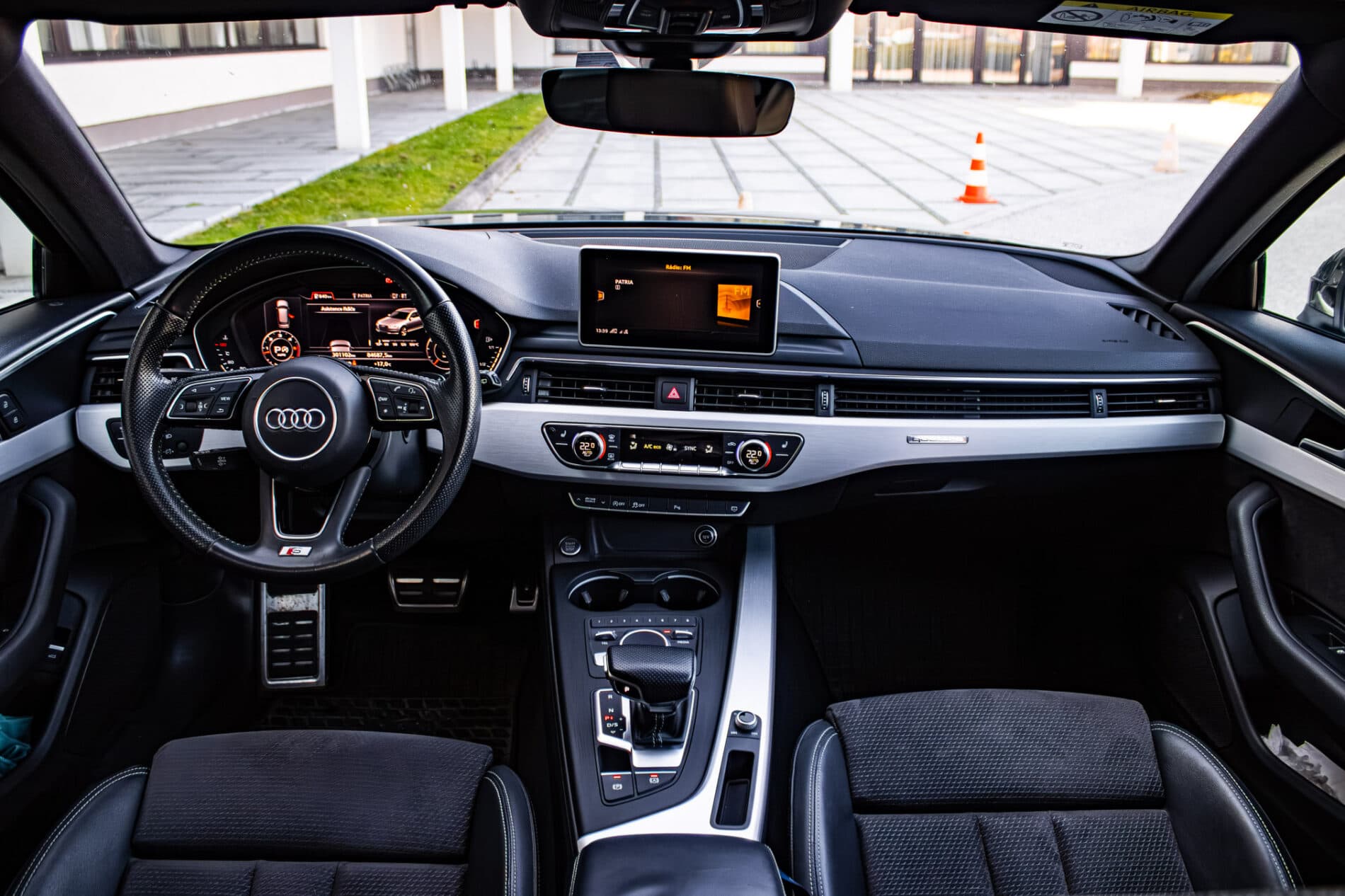 2017 AUDI A4, zelená kombi, 301 102 km
