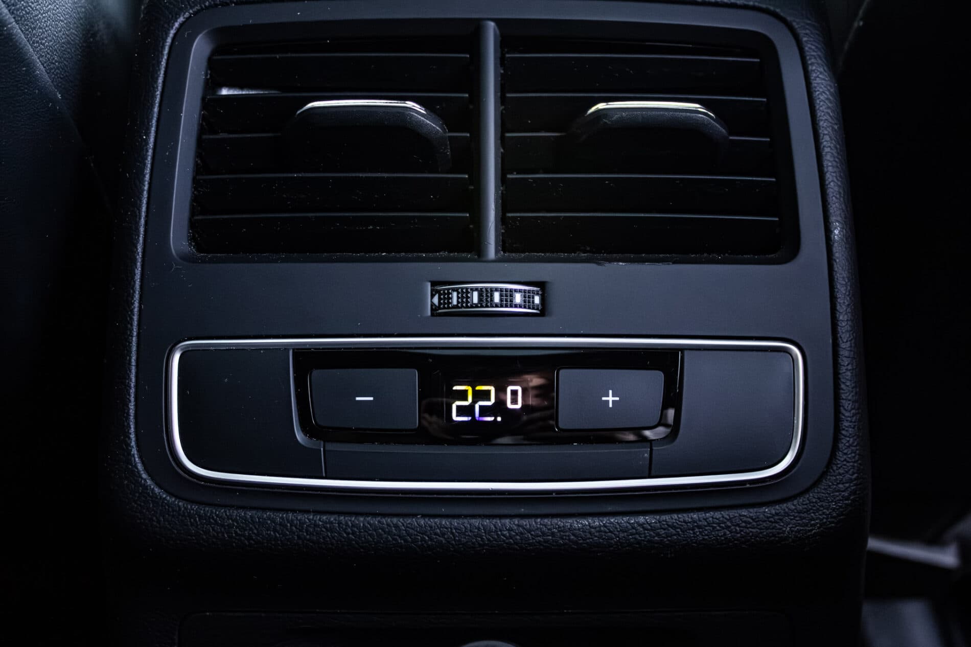 2017 AUDI A4, zelená kombi, 301 102 km