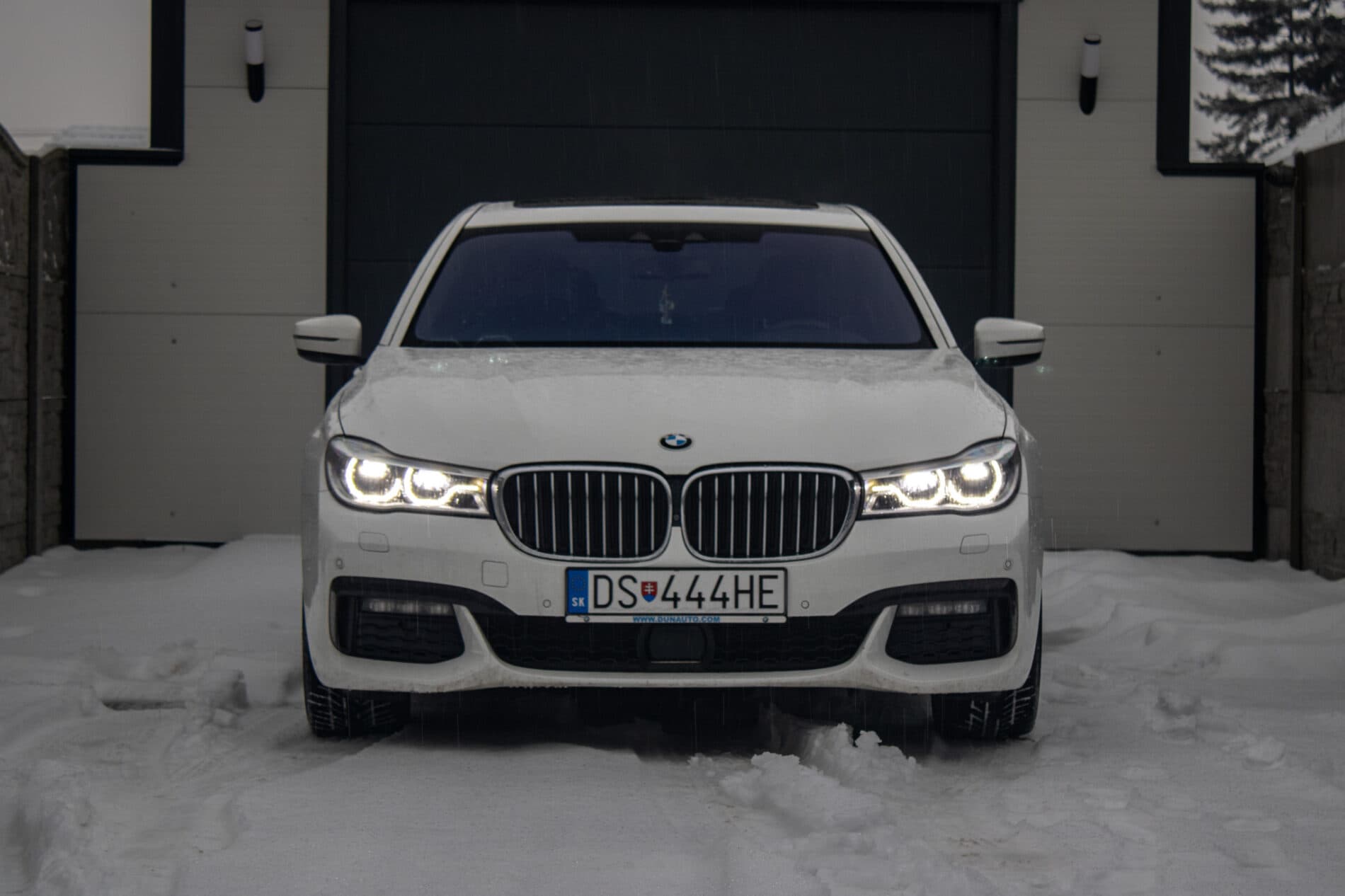 2018 BMW 740d, bílá sedan, 208 000 km