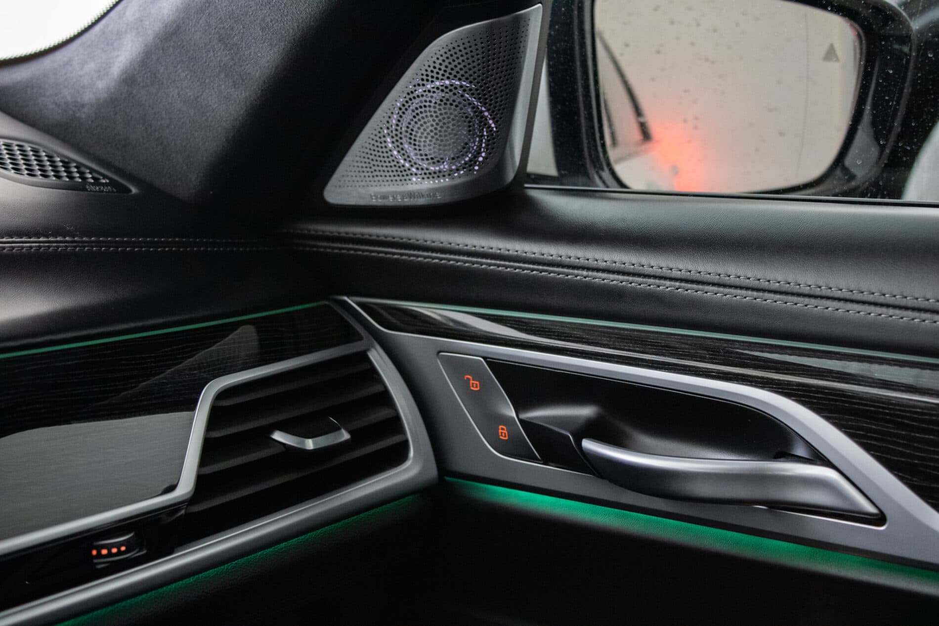 2018 BMW 740d, bílá sedan, 208 000 km