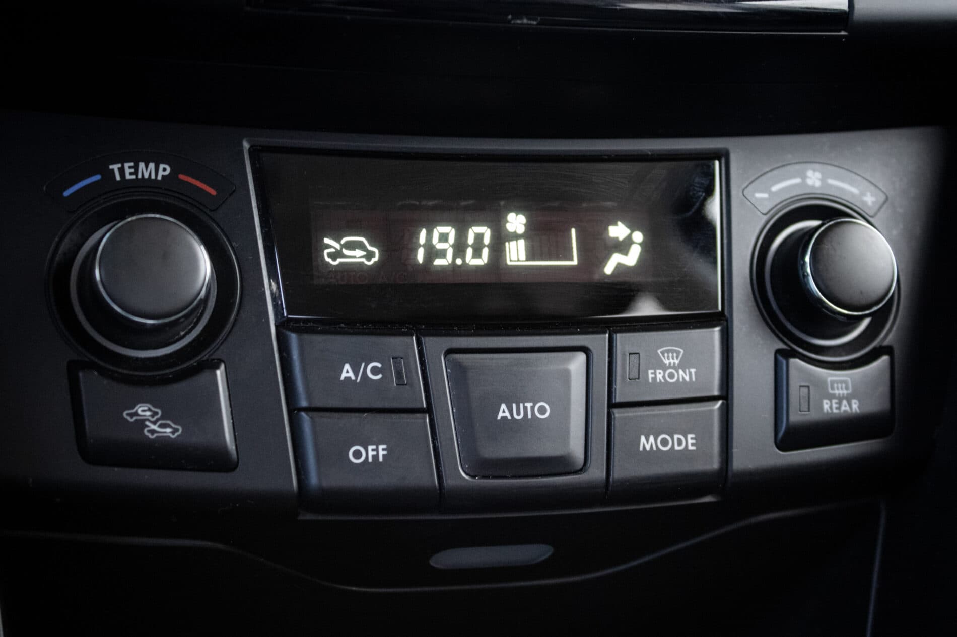 2015 Suzuki Swift Sport, žlutá hatchback, 151 044 km