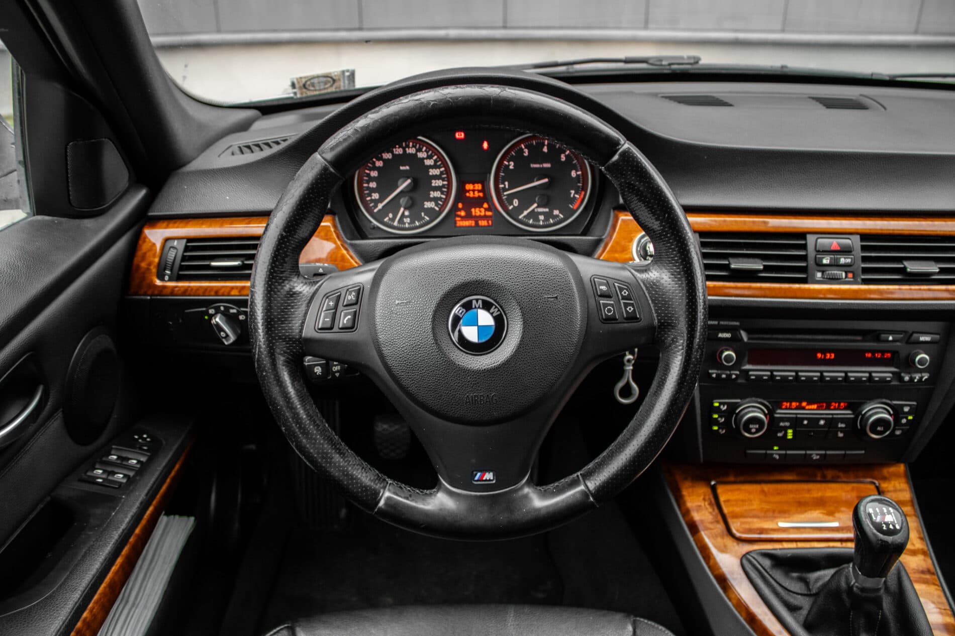 2011 BMW 325i, šedá kombi, 293 972 km
