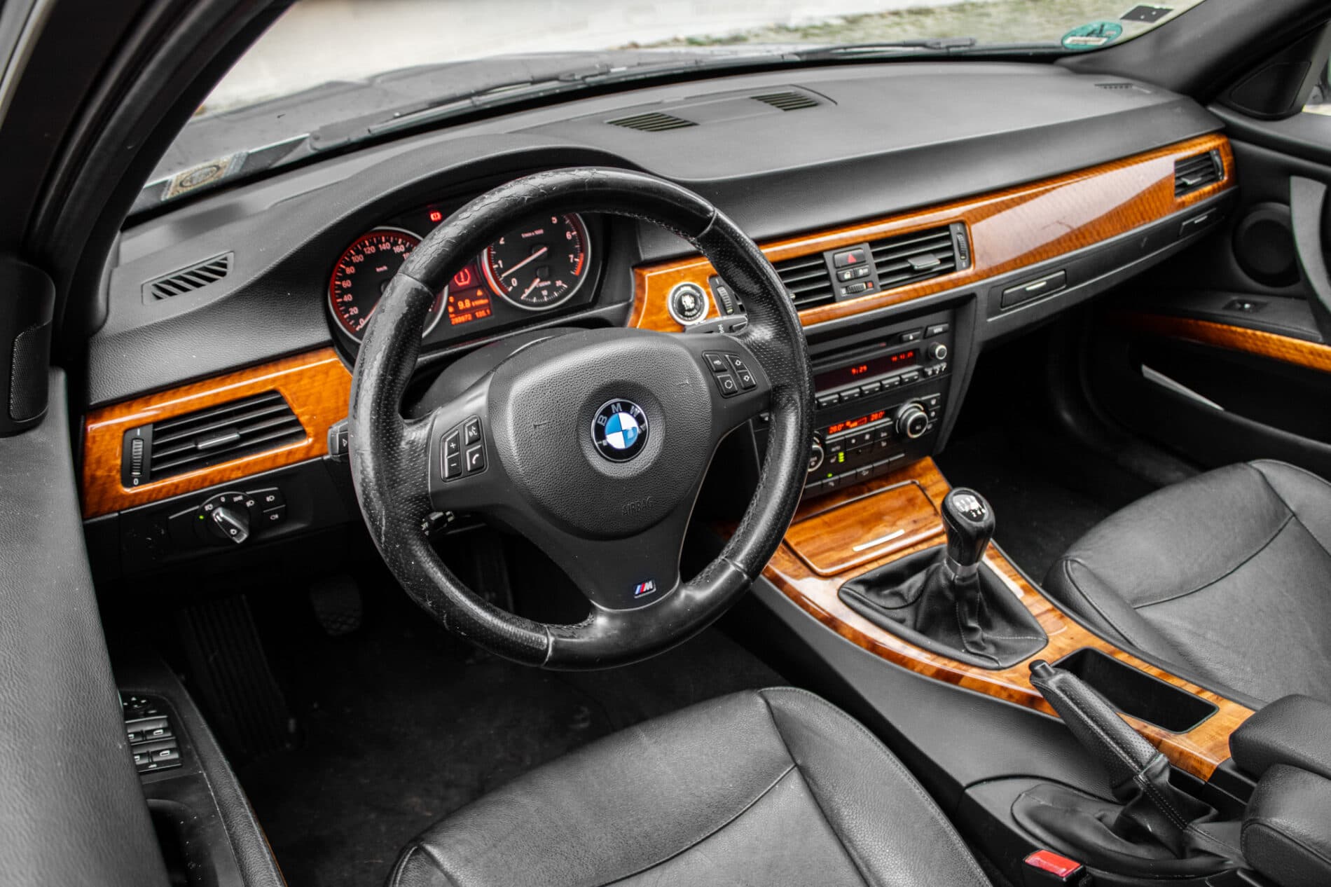 2011 BMW 325i, šedá kombi, 293 972 km