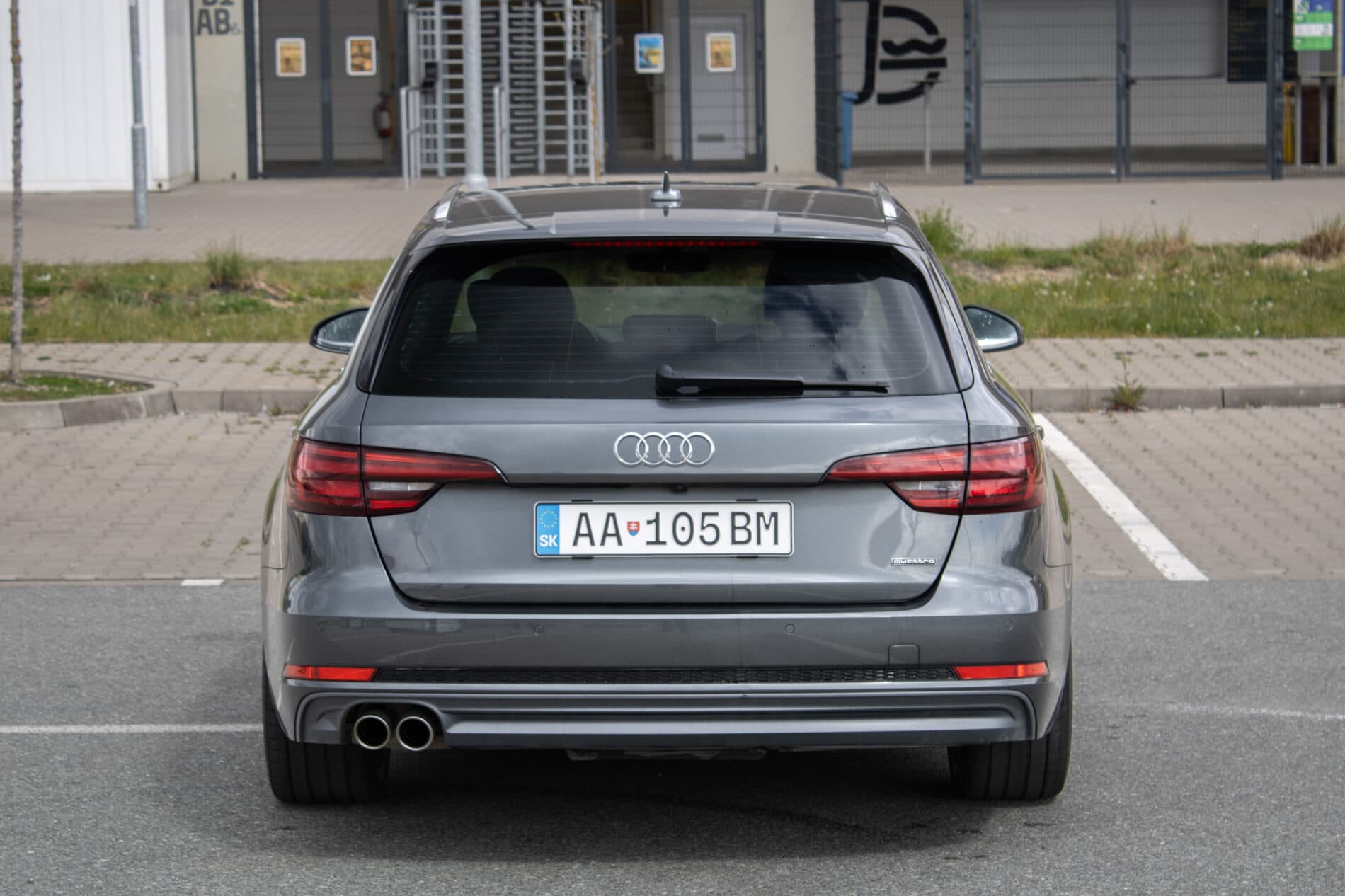 2018 AUDI A4, šedá kombi, 182 788 km