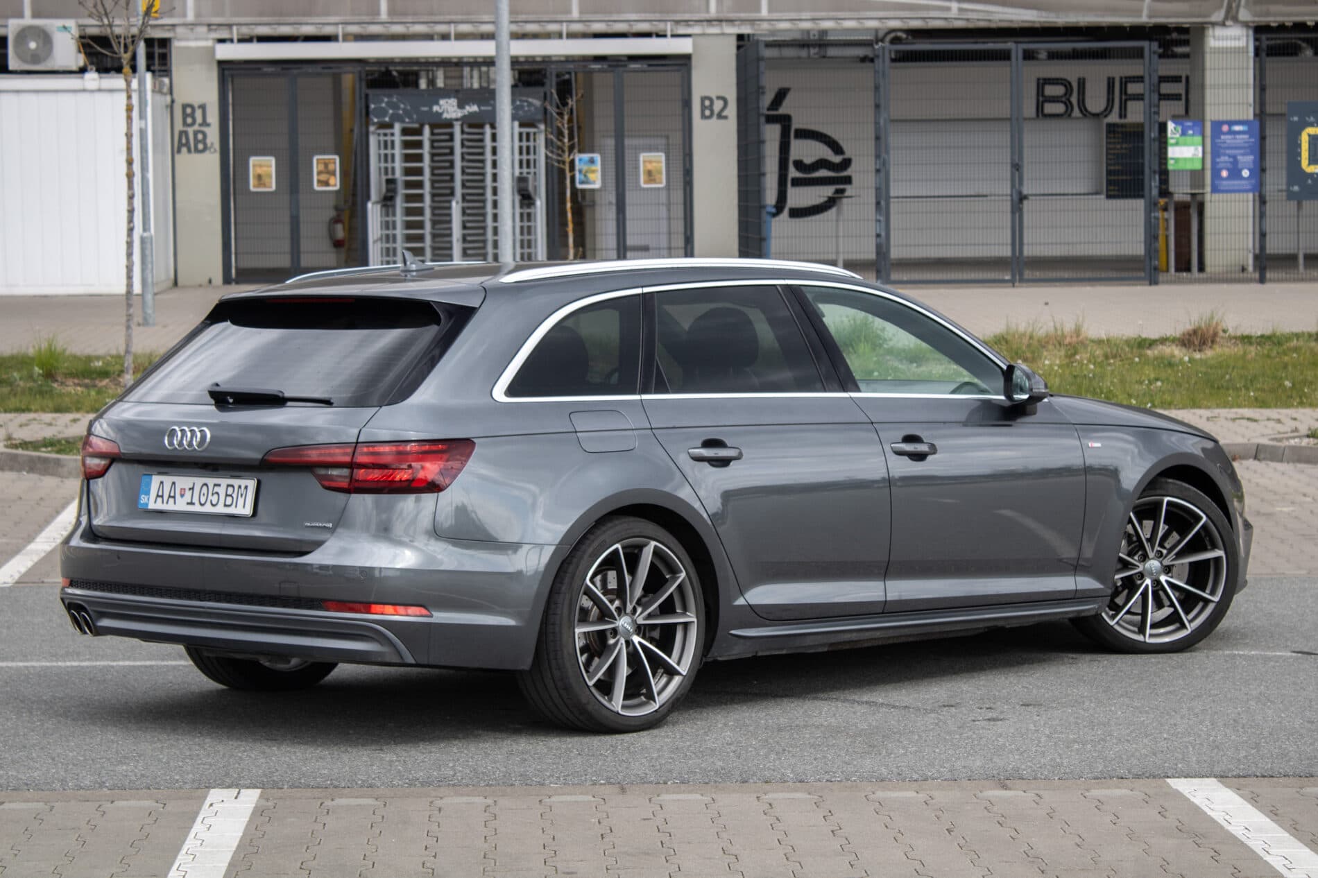 2018 AUDI A4, šedá kombi, 182 788 km