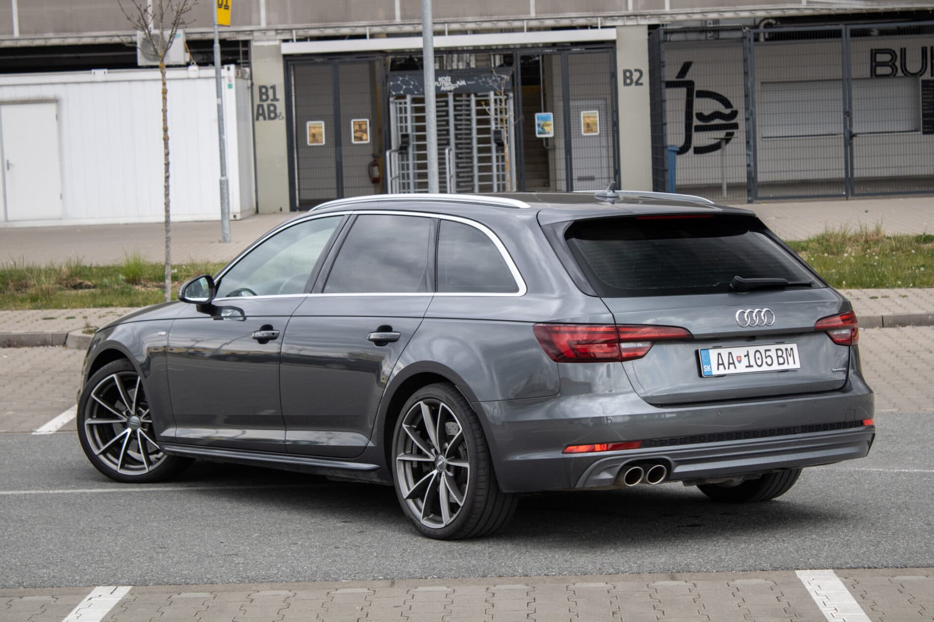 2018 AUDI A4, šedá kombi, 182 788 km