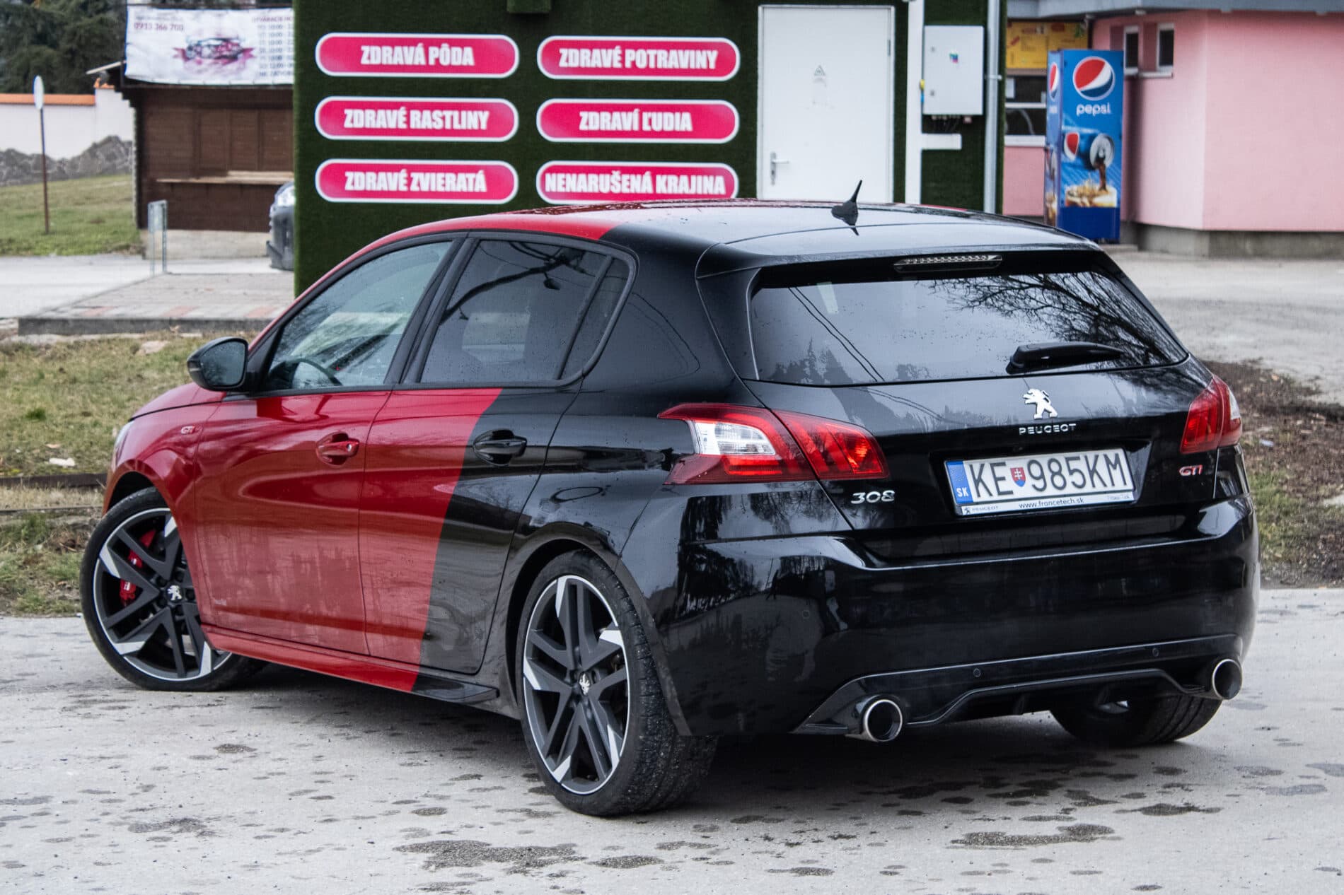 2016 Peugeot 308 GTi, červená hatchback, 30 692 km