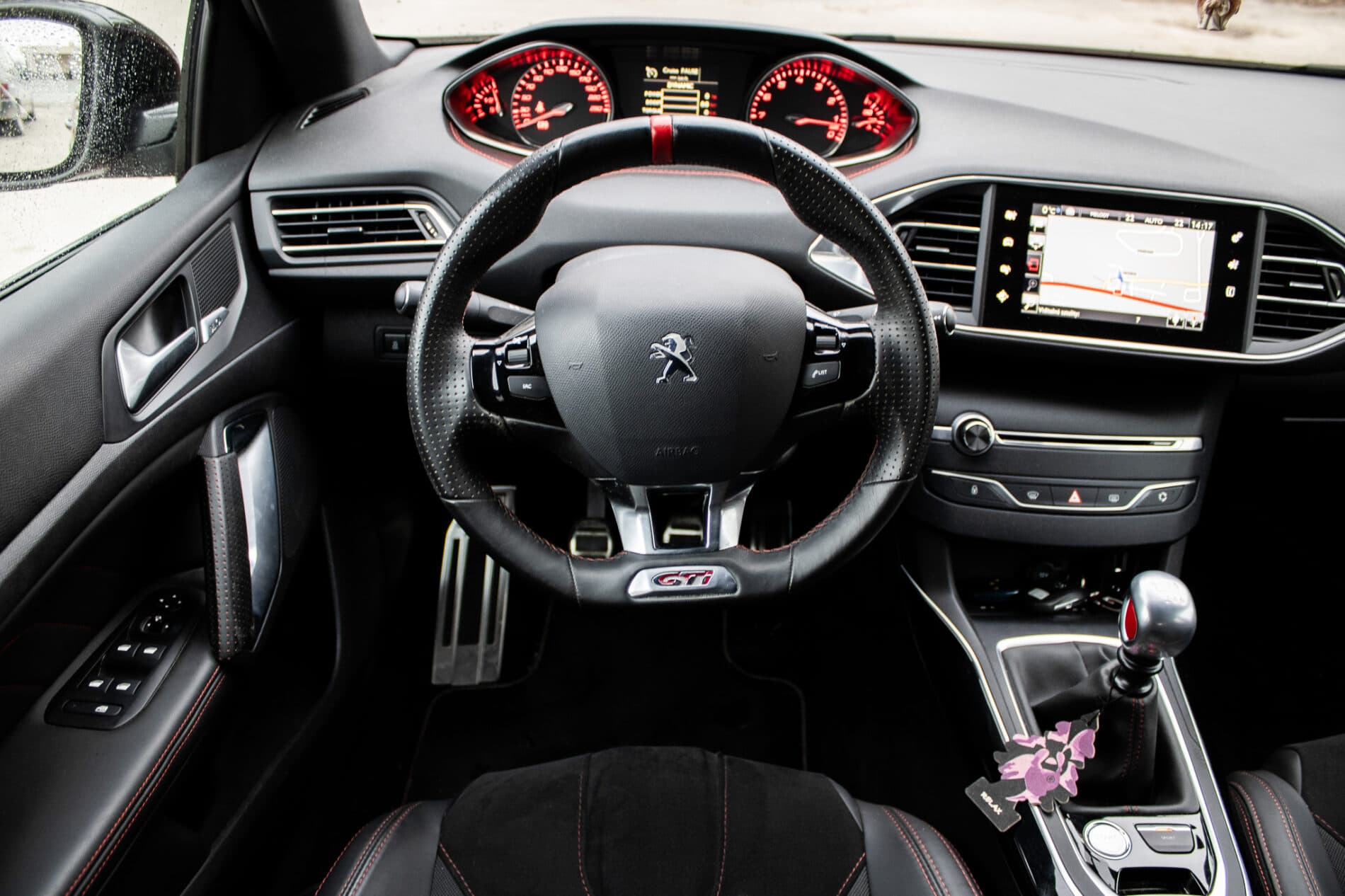 2016 Peugeot 308 GTi, červená hatchback, 30 692 km