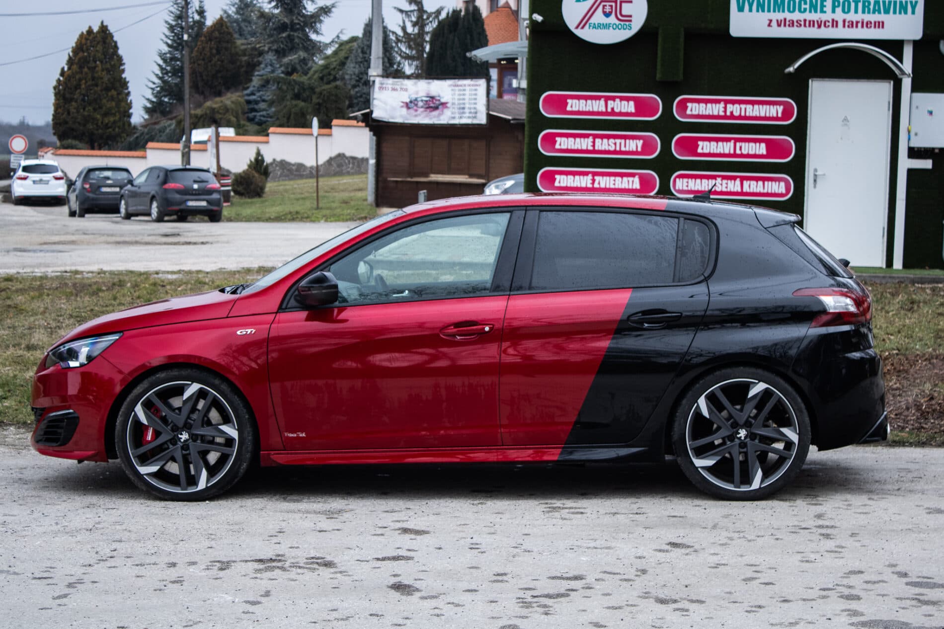 2016 Peugeot 308 GTi, červená hatchback, 30 692 km