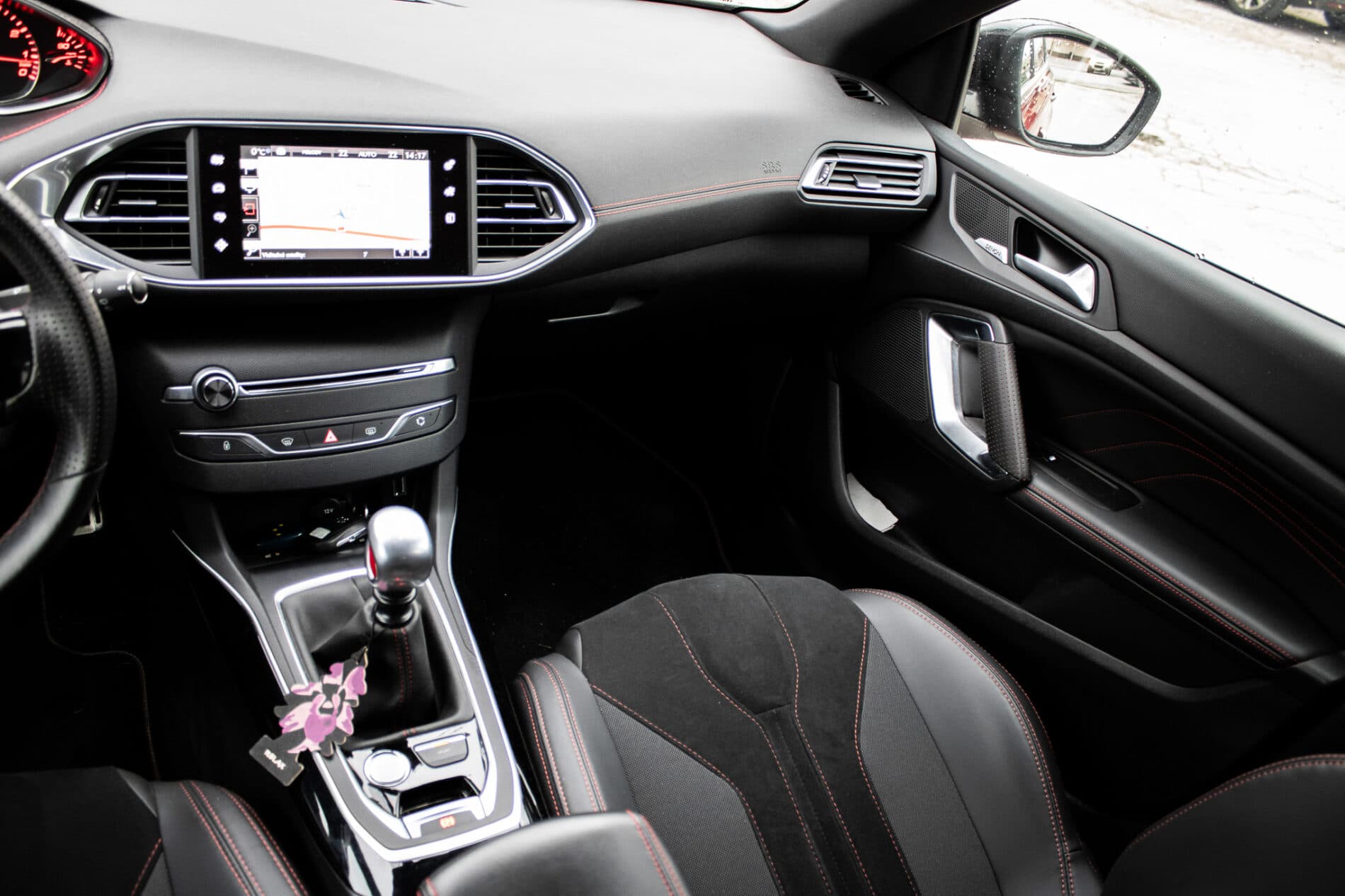 2016 Peugeot 308 GTi, červená hatchback, 30 692 km