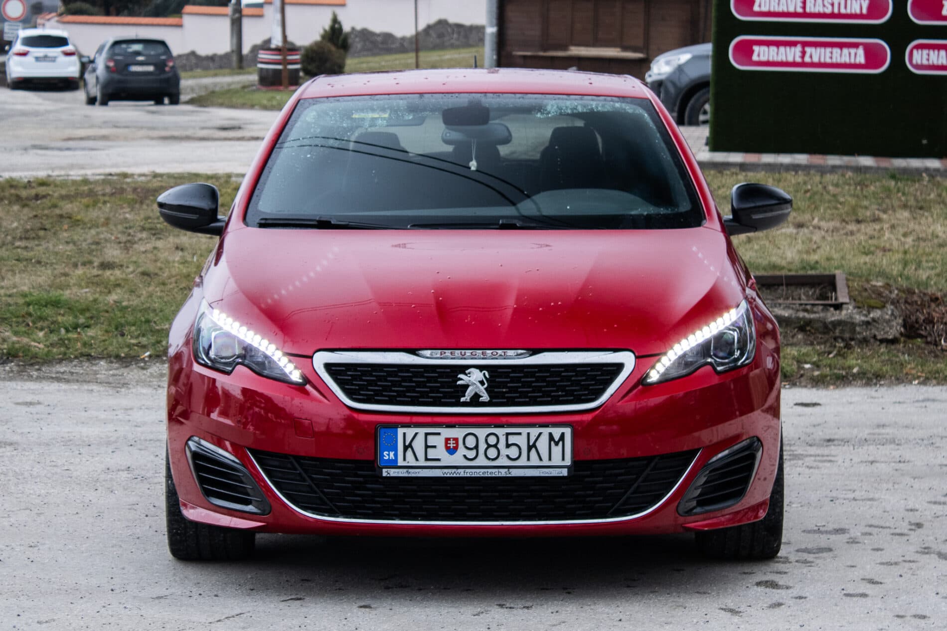 2016 Peugeot 308 GTi, červená hatchback, 30 692 km