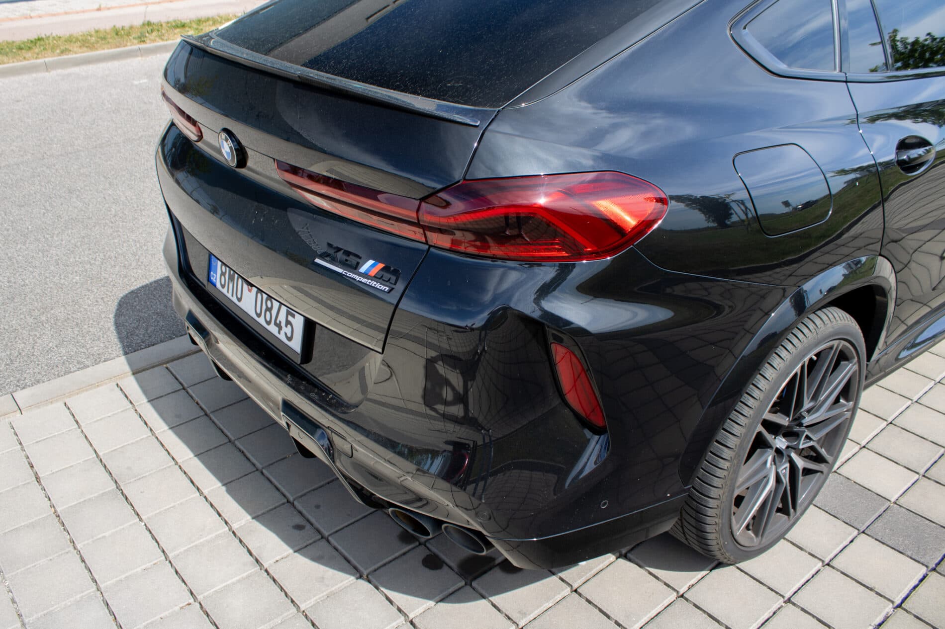 2020 BMW X6 M, černá suv, 108 787 km