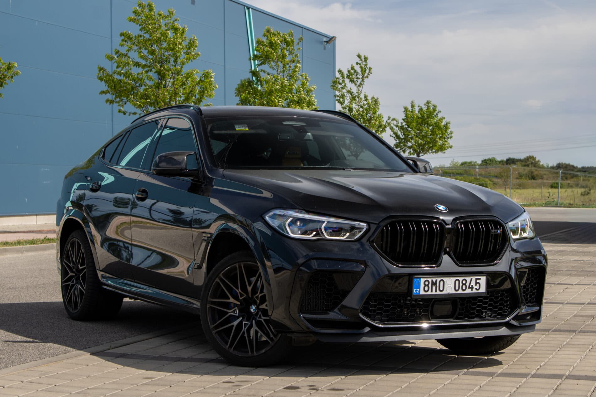 2020 BMW X6 M, černá suv, 108 787 km