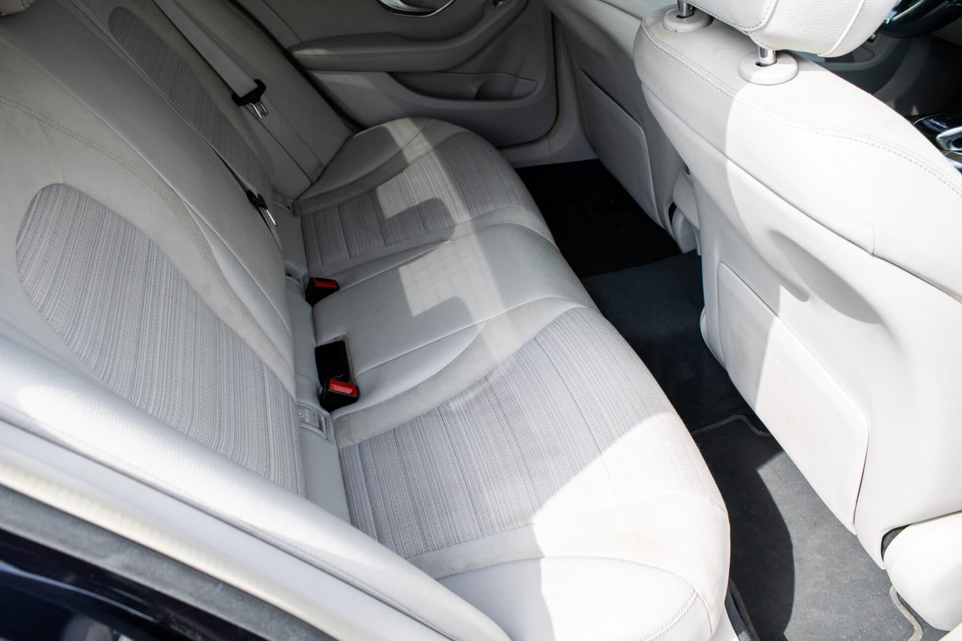 2015 Mercedes-Benz C 400, modrá sedan, 191 643 km
