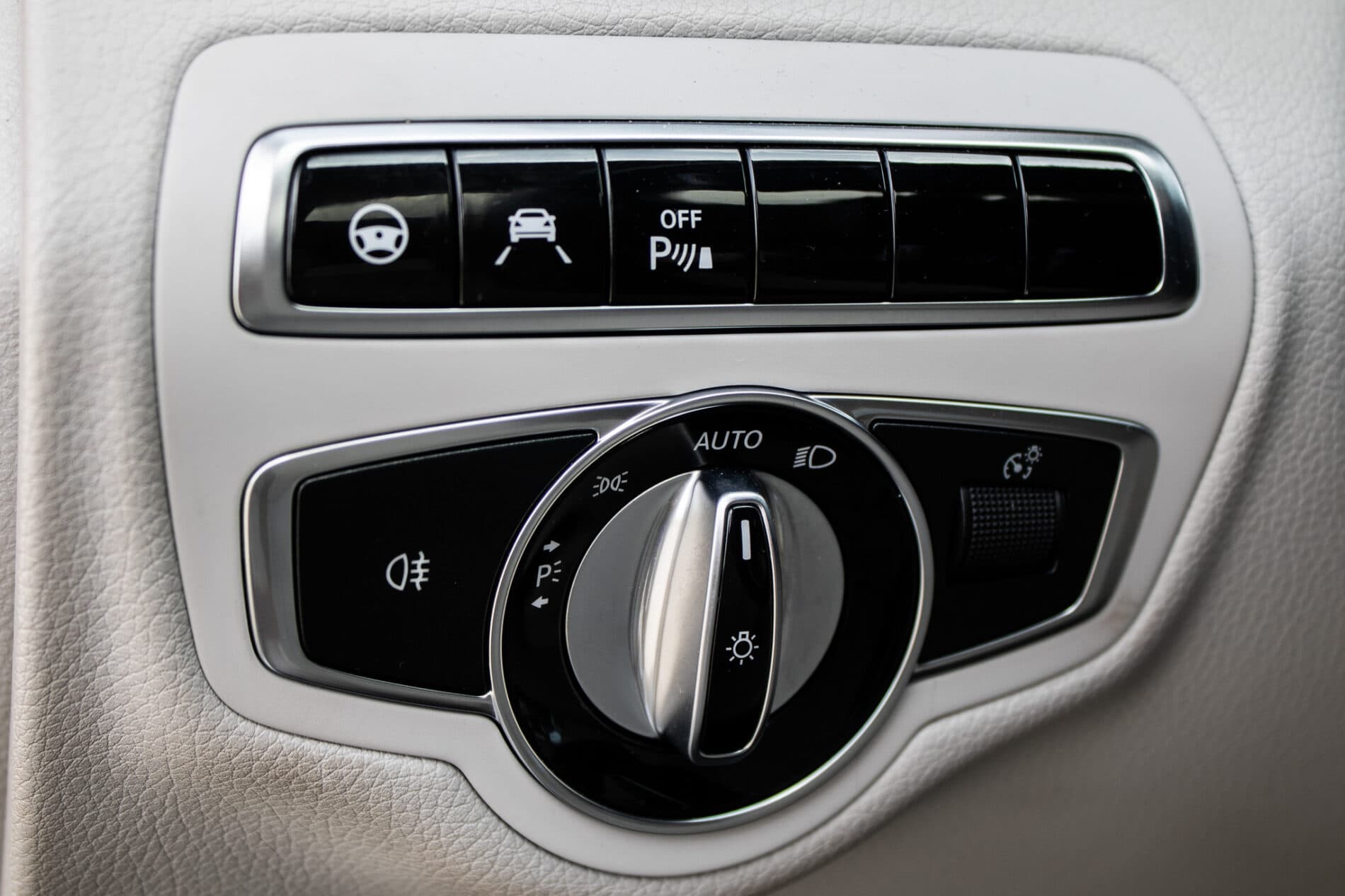 2015 Mercedes-Benz C 400, modrá sedan, 191 643 km