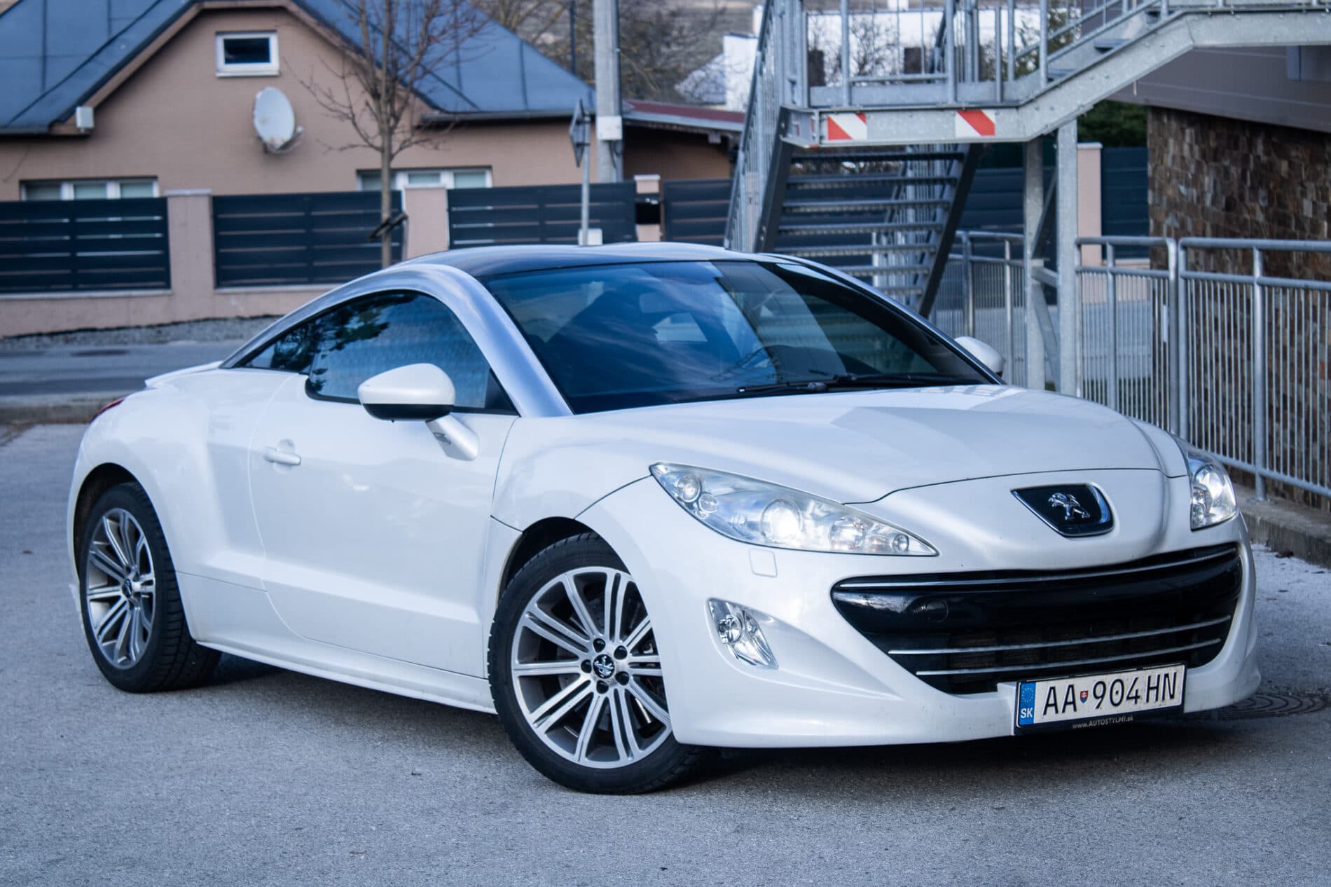 2012 Peugeot RCZ, bílá kupé, 171 601 km