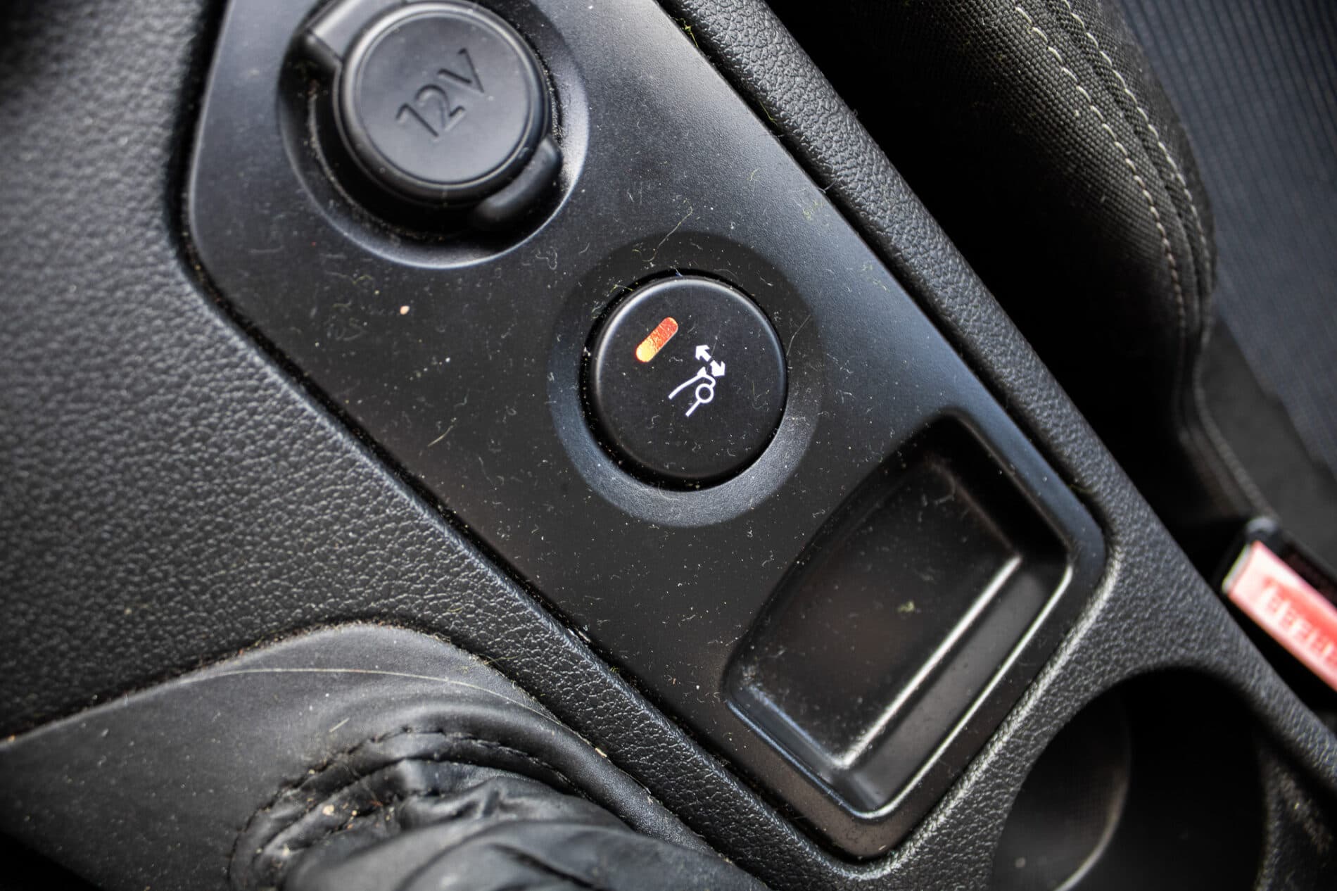 2012 Peugeot RCZ, bílá kupé, 171 601 km