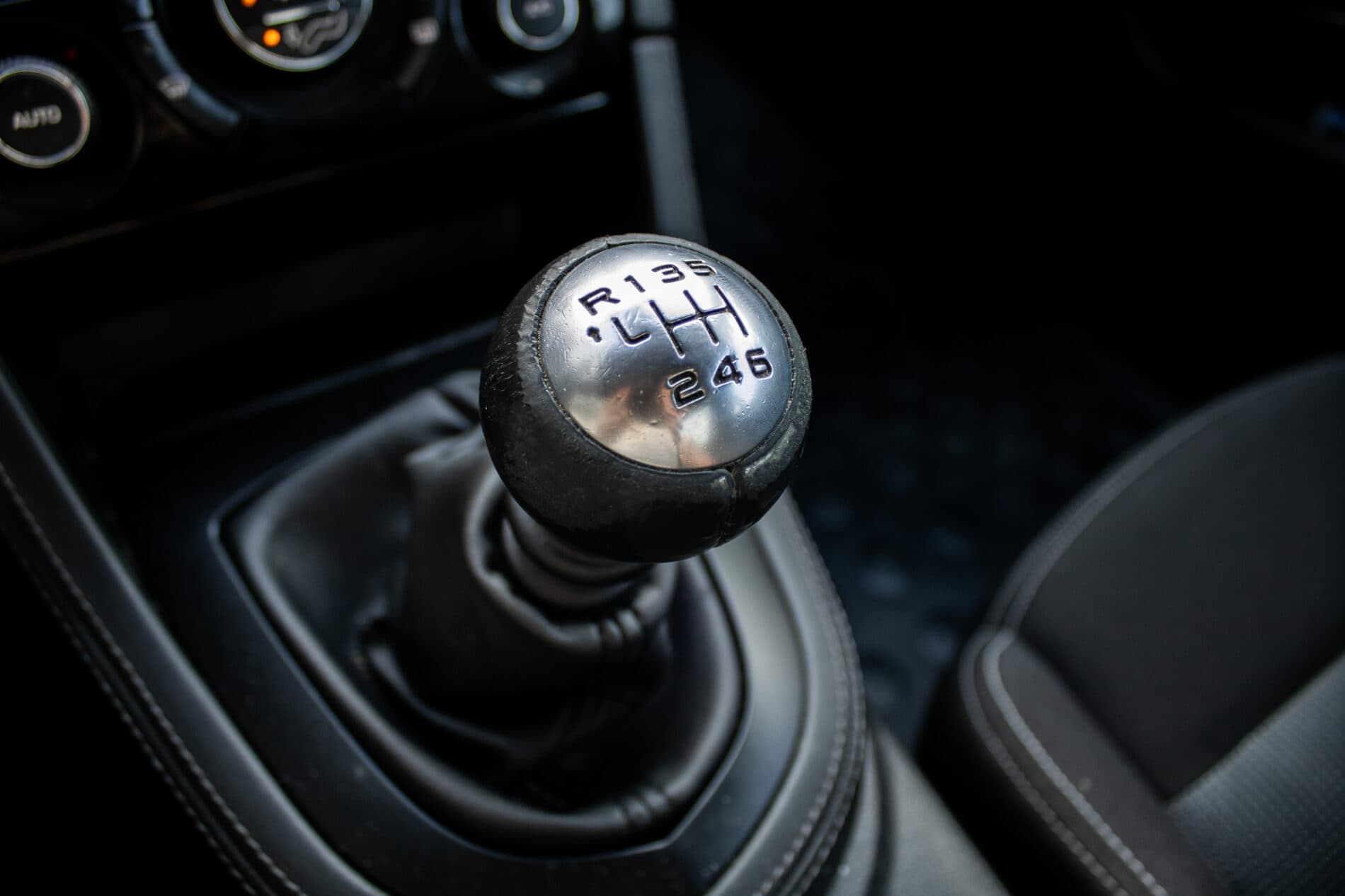 2012 Peugeot RCZ, bílá kupé, 171 601 km