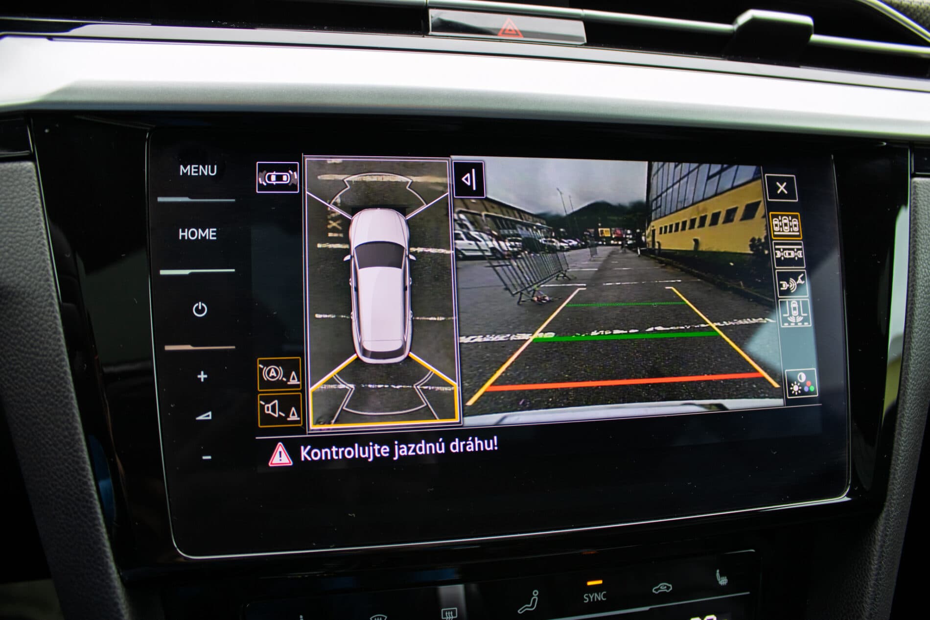 2022 Volkswagen Arteon R, bílá kombi, 64 564 km