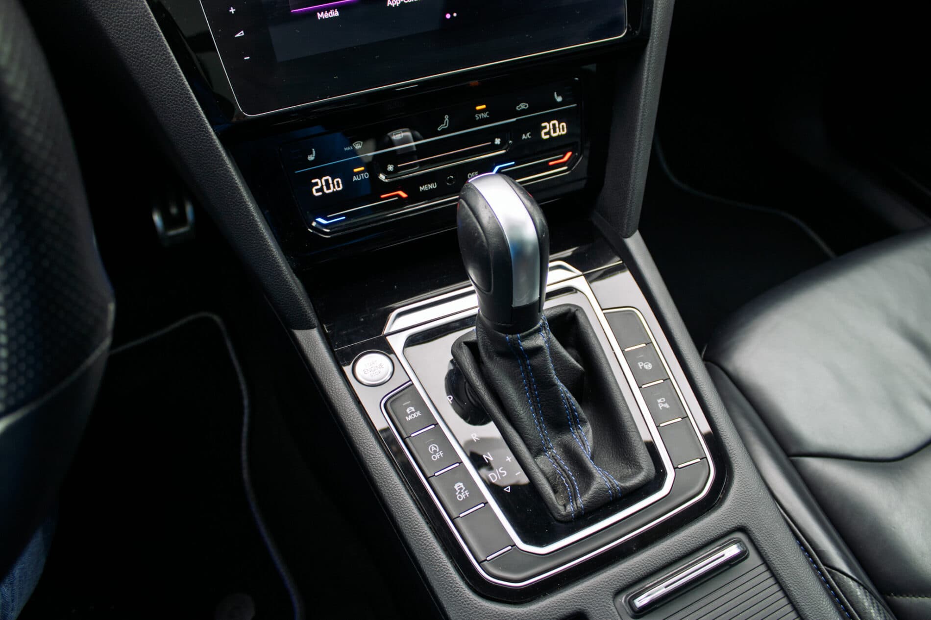 2022 Volkswagen Arteon R, bílá kombi, 64 564 km