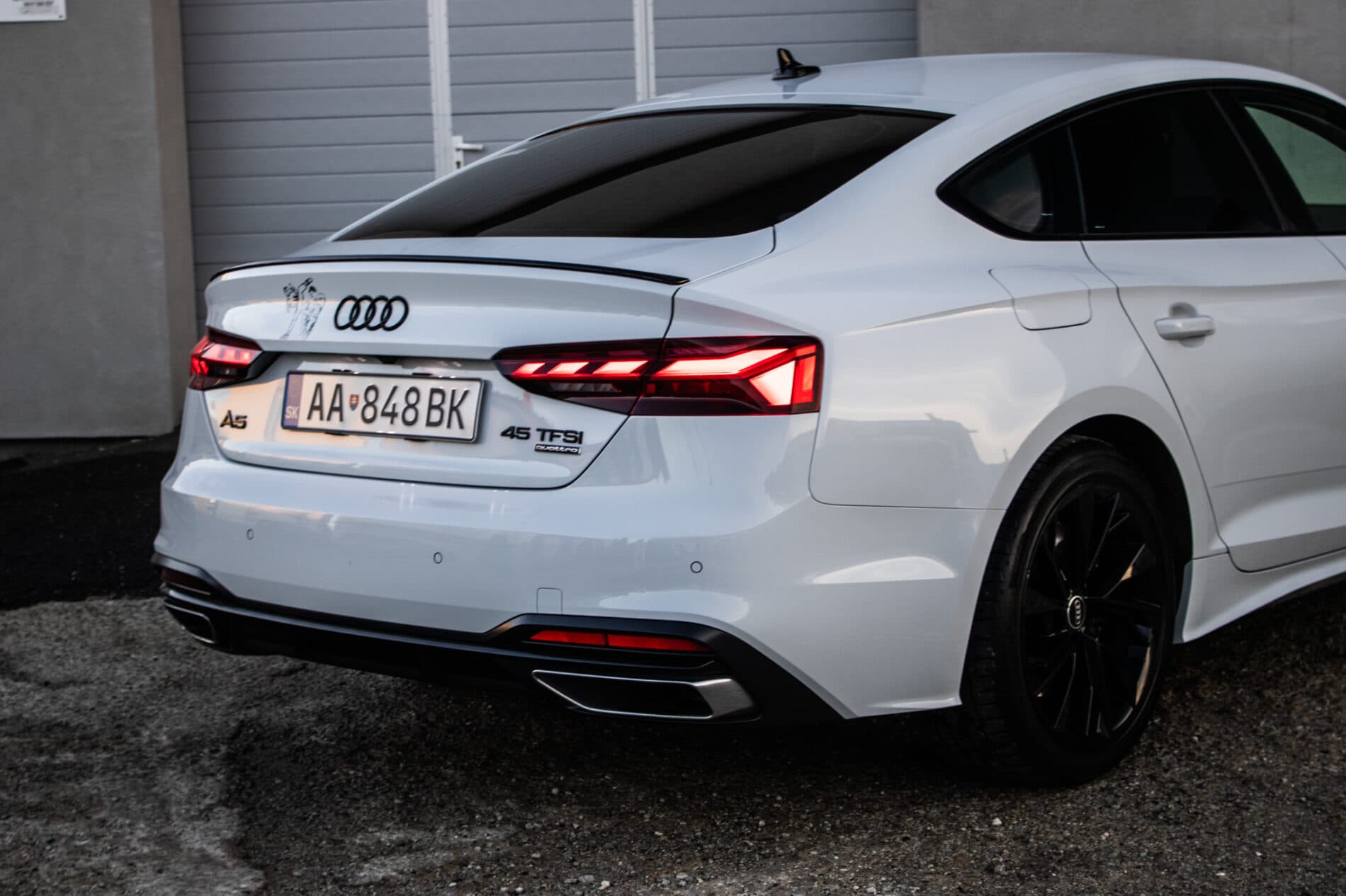 2022 AUDI A5, bílá kupé, 61 249 km