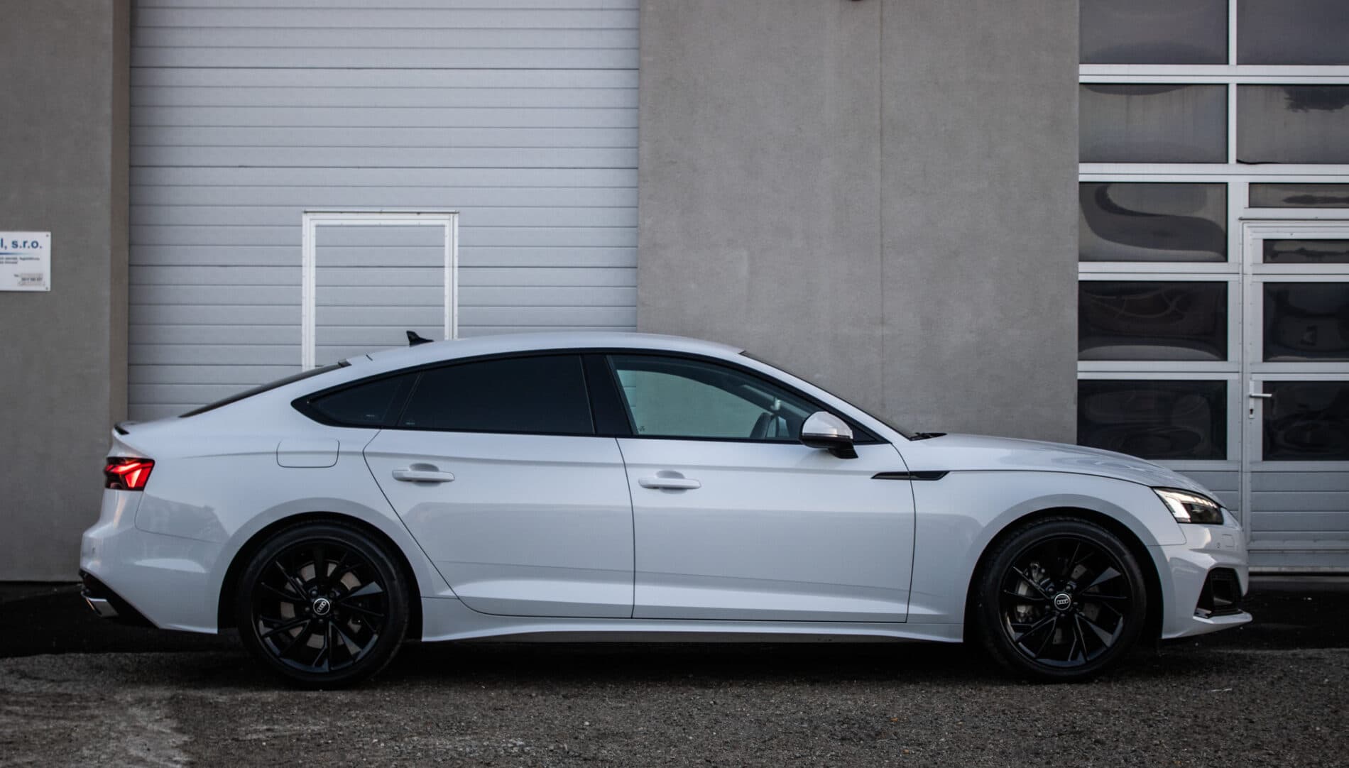 2022 AUDI A5, bílá kupé, 61 249 km