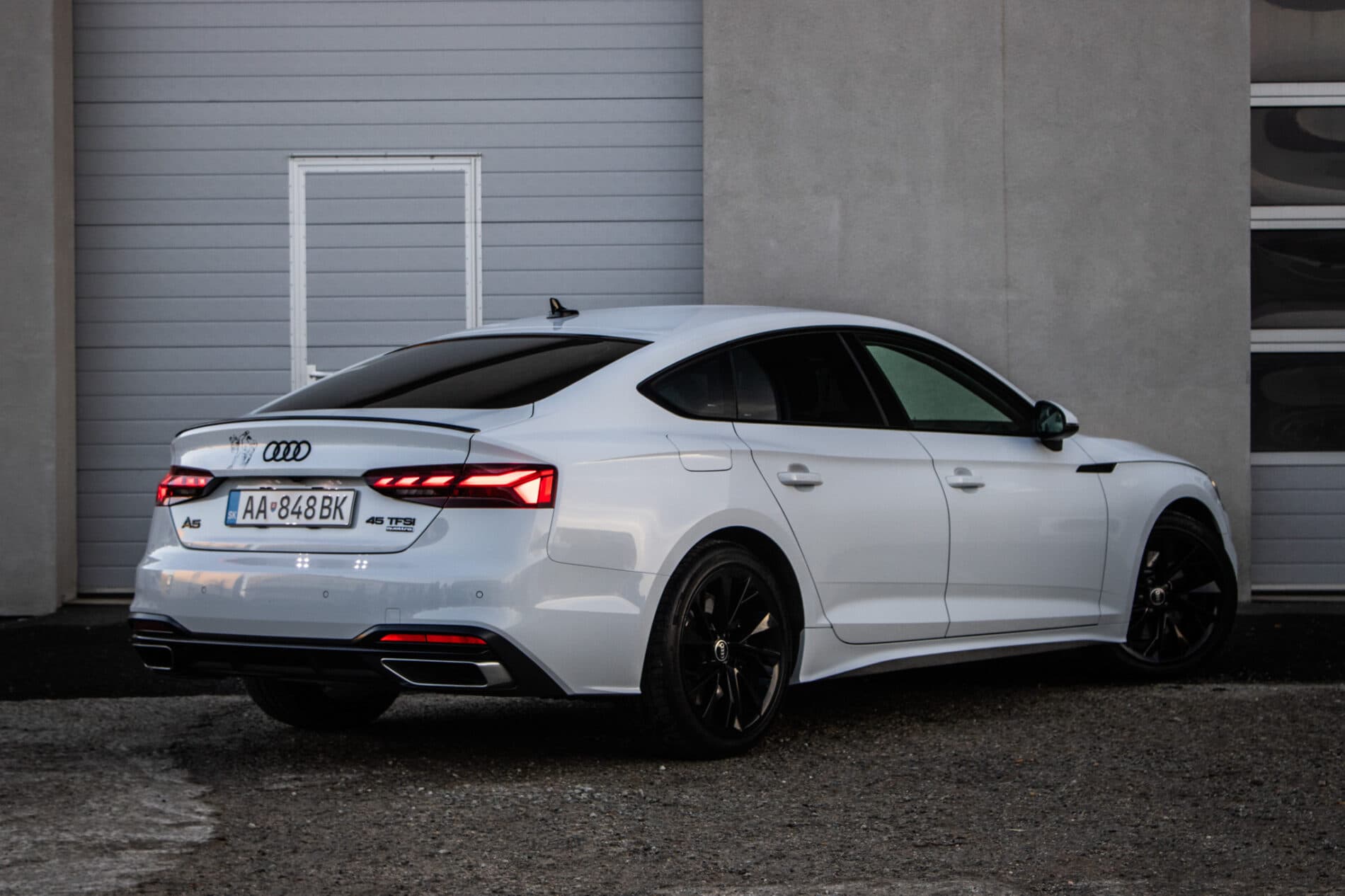 2022 AUDI A5, bílá kupé, 61 249 km