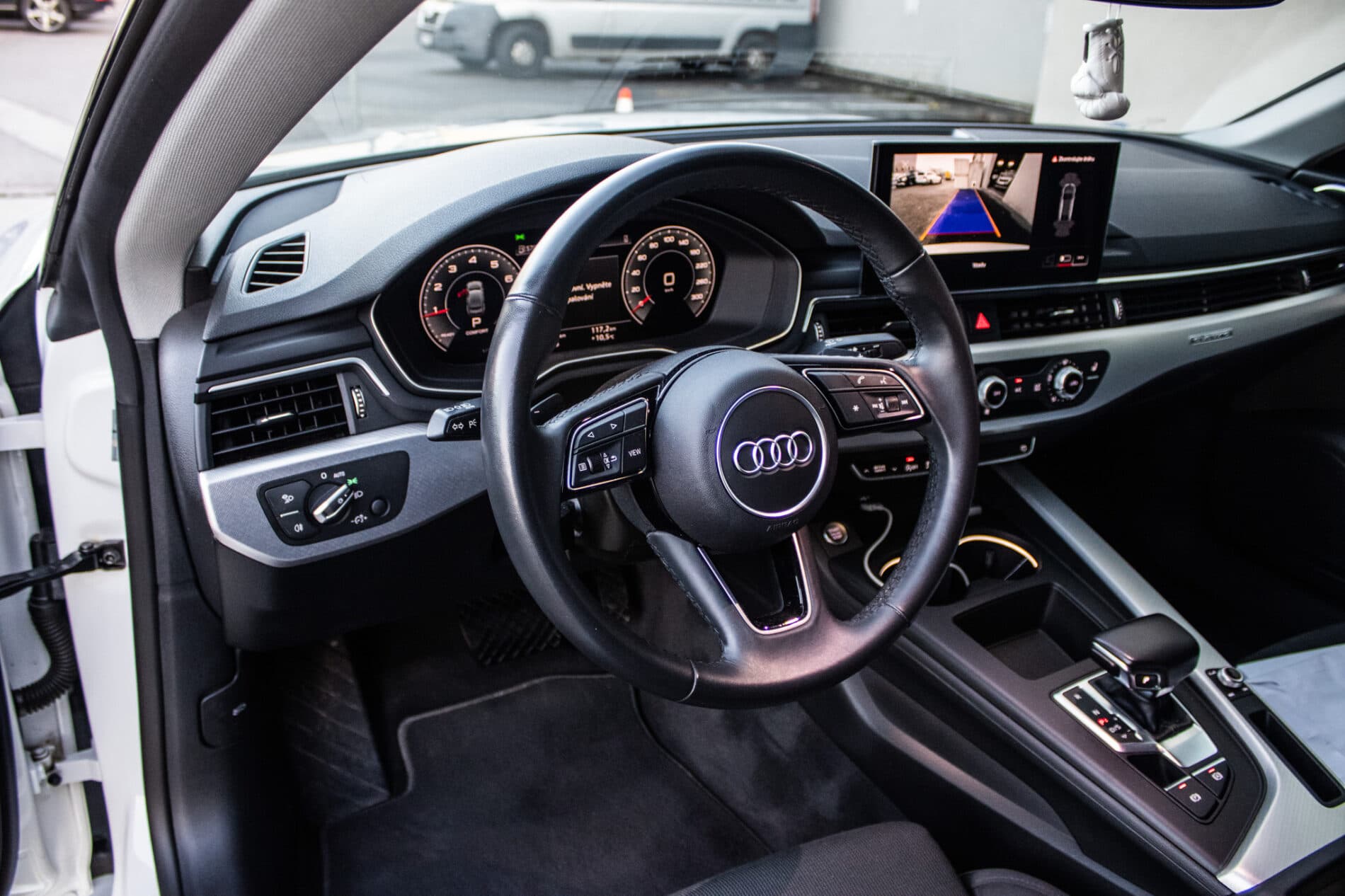 2022 AUDI A5, bílá kupé, 61 249 km