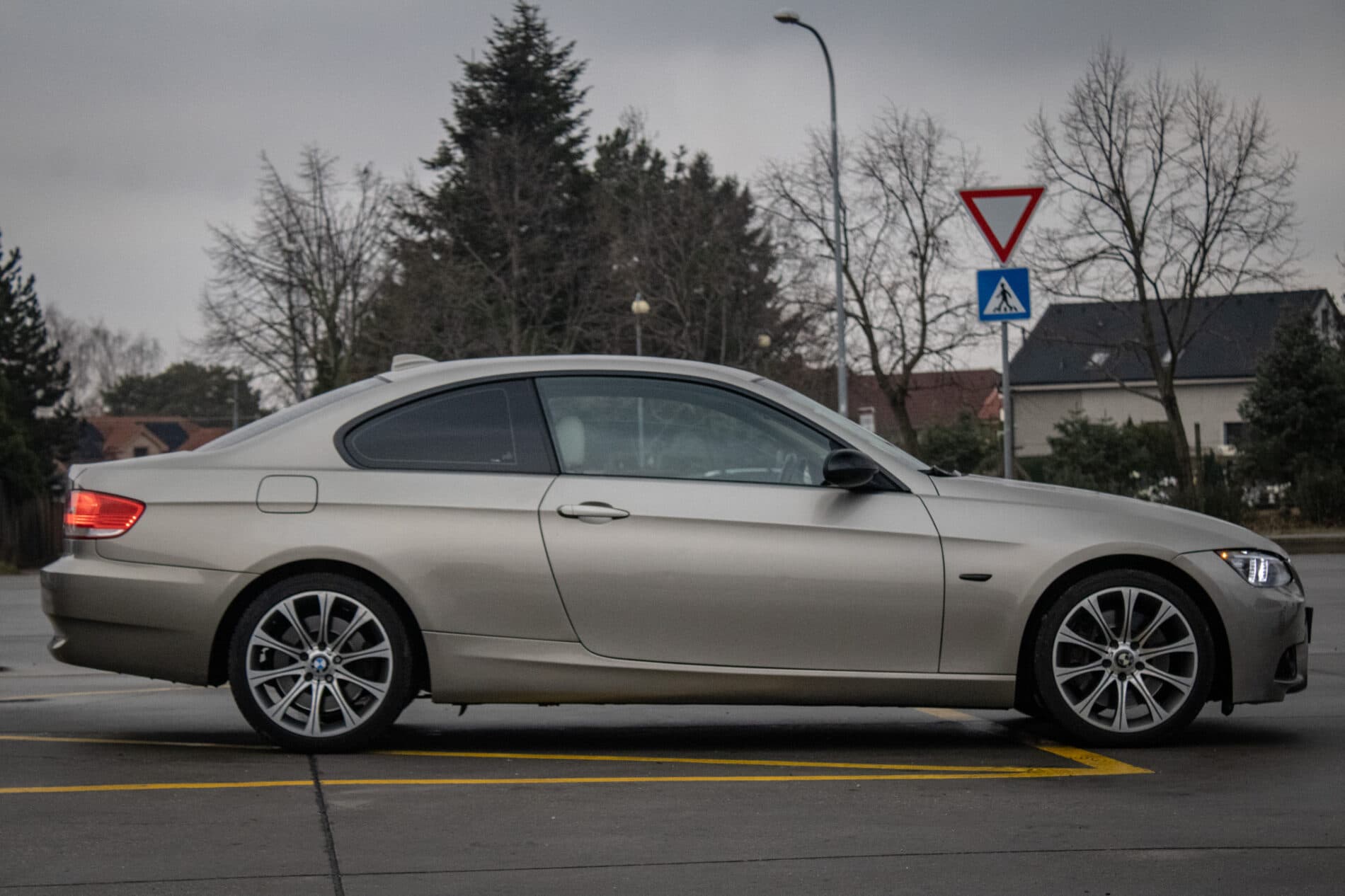 2007 BMW 330d, šedá kupé, 189 104 km