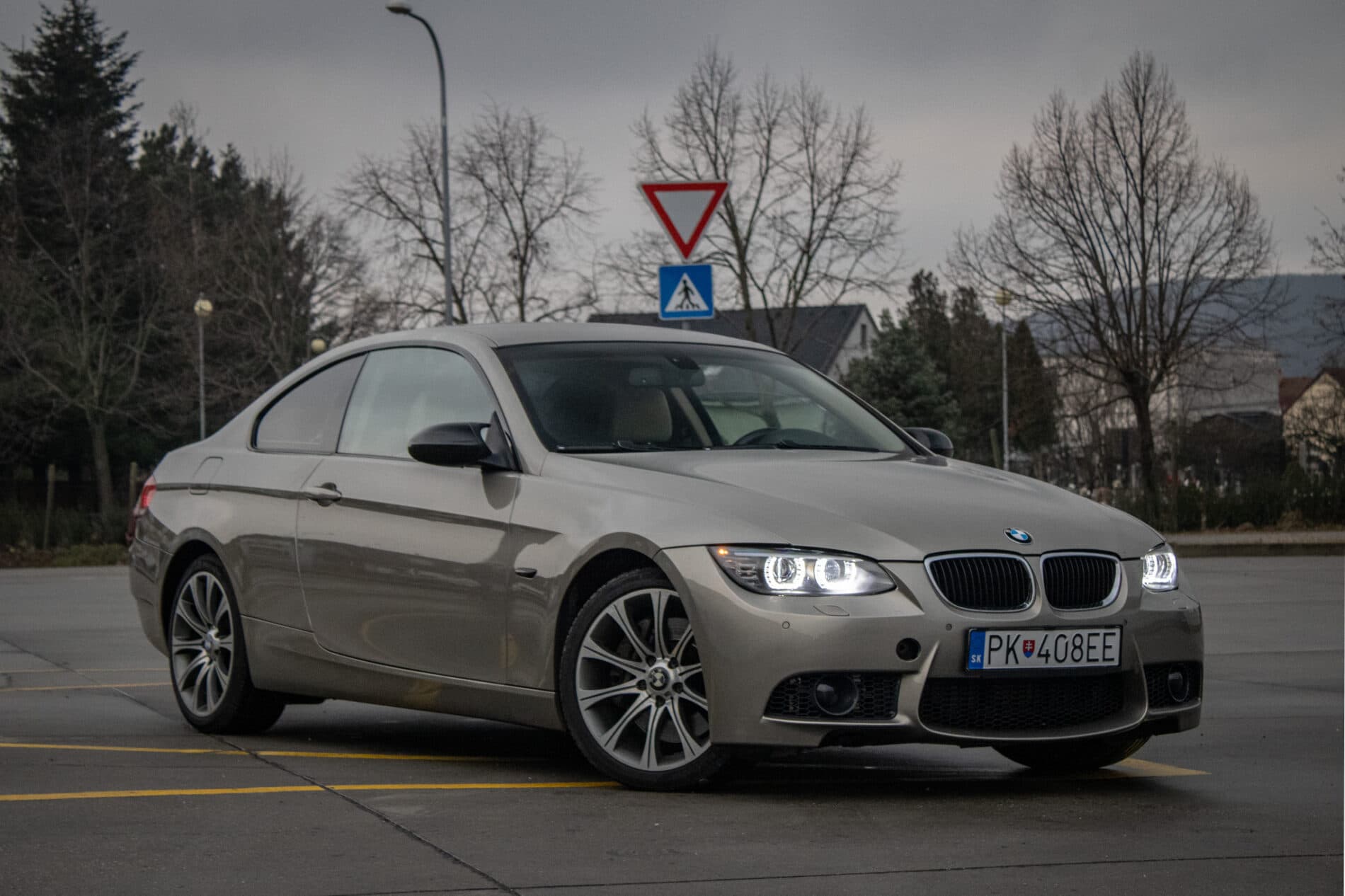 2007 BMW 330d, šedá kupé, 189 104 km
