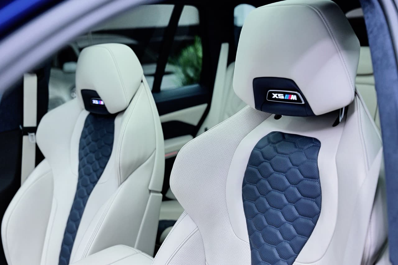2022 BMW X5 M, tmavě modrá suv, 29 800 km