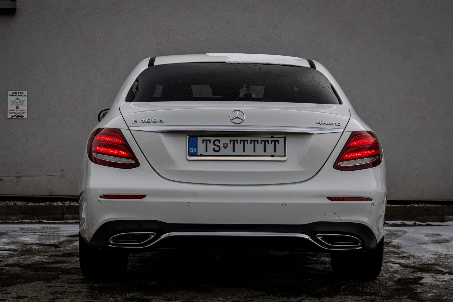 2018 Mercedes-Benz E 400d, bílá sedan, 142 796 km