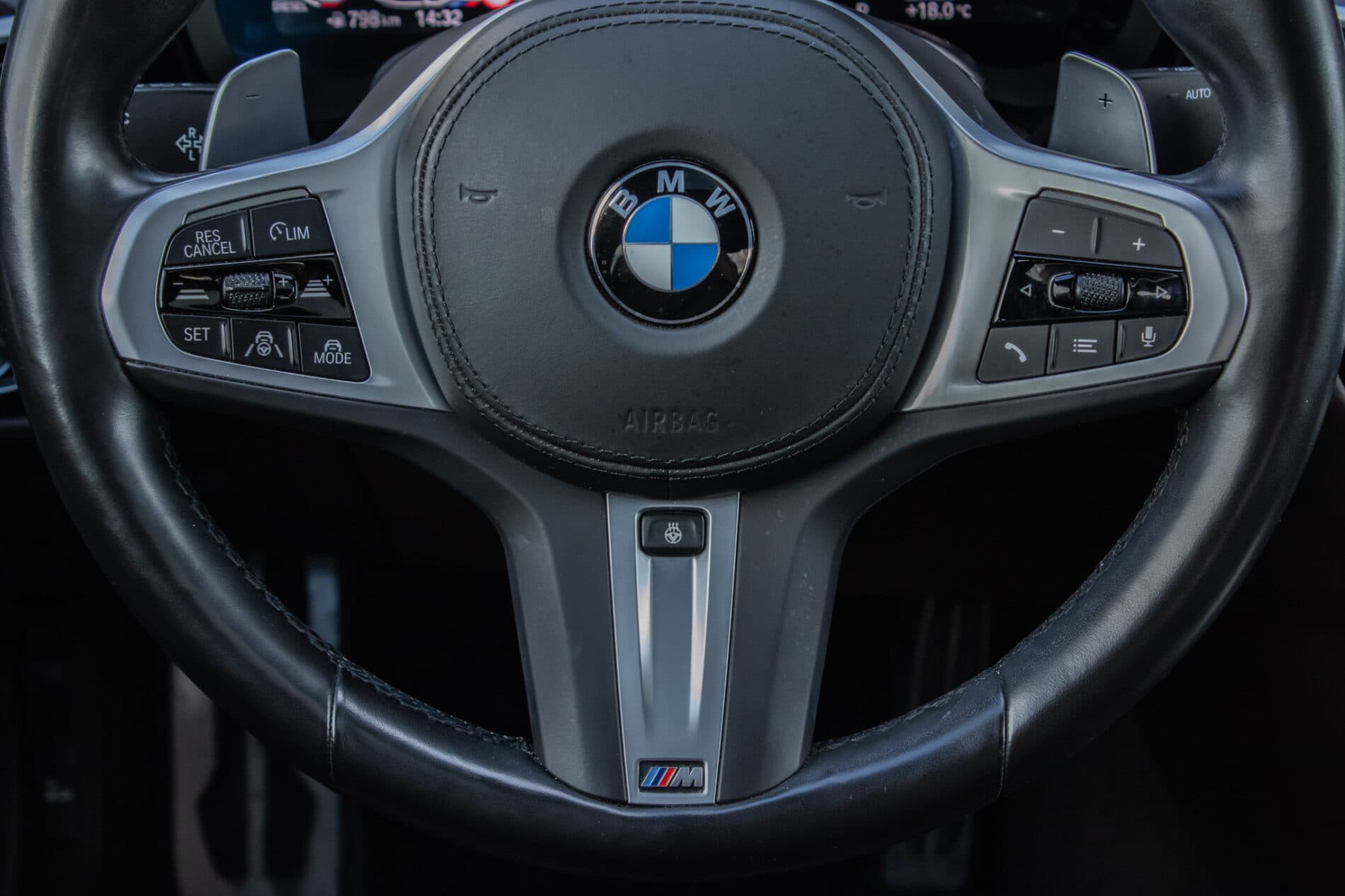 2021 BMW 540d, šedá sedan, 46 152 km
