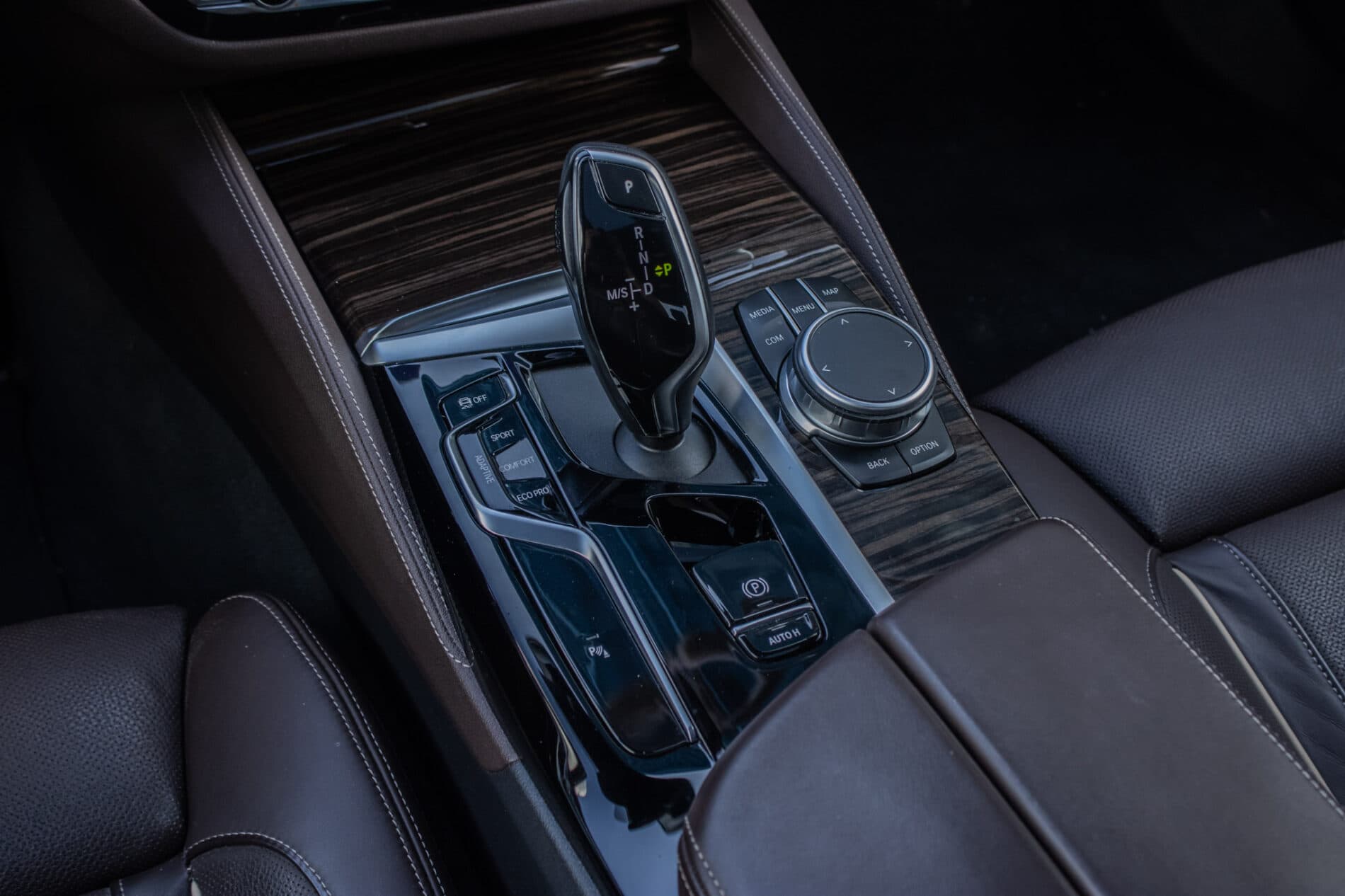 2021 BMW 540d, šedá sedan, 46 152 km
