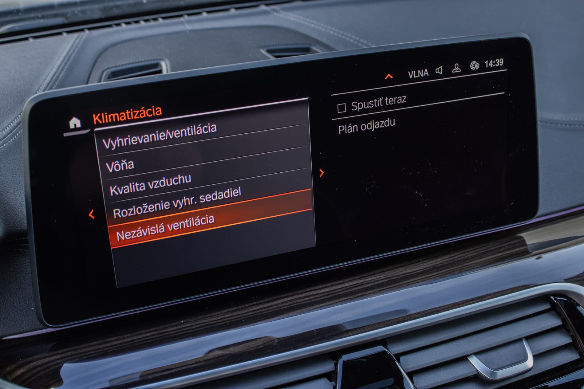 2021 BMW 540d, šedá sedan, 46 152 km