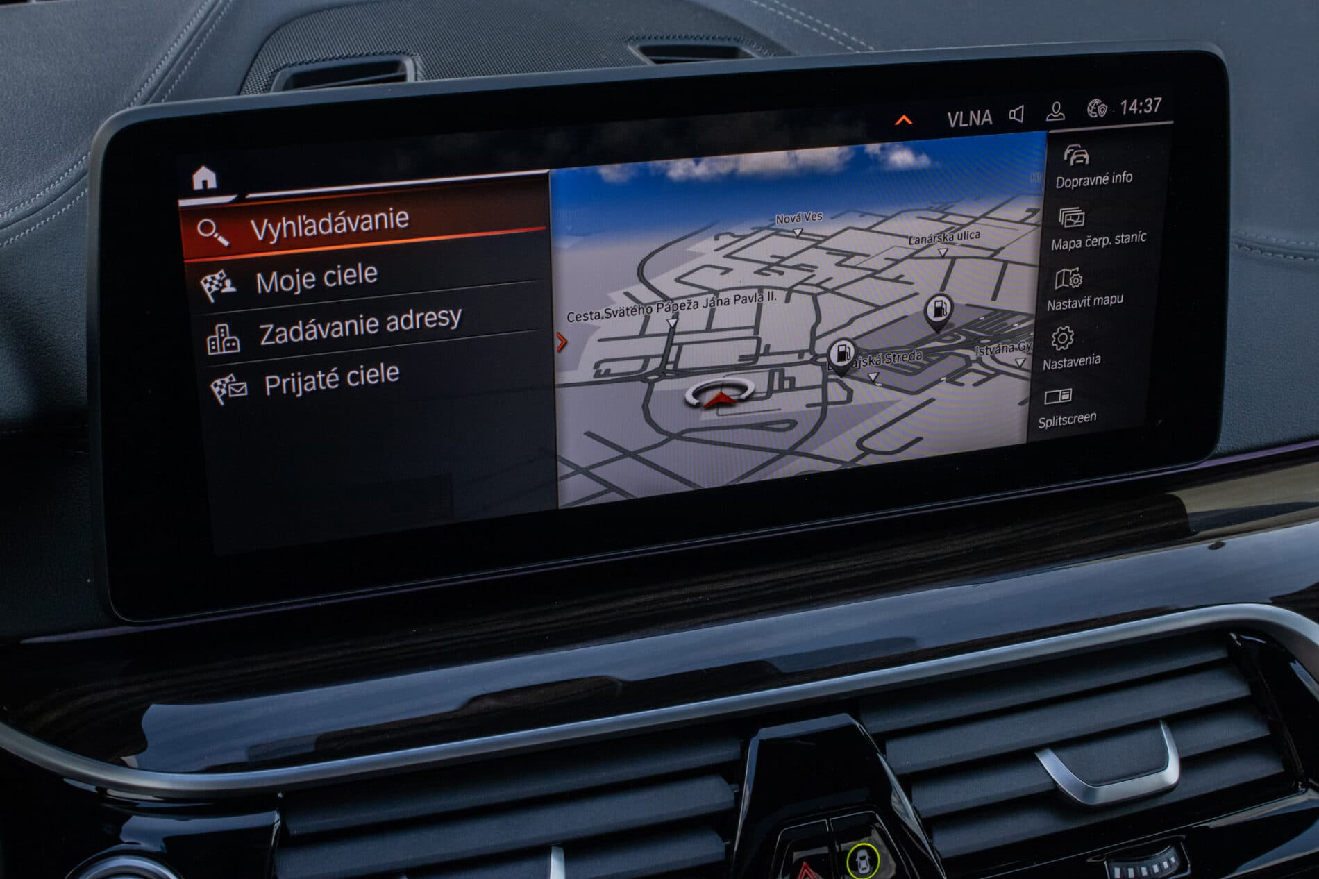 2021 BMW 540d, šedá sedan, 46 152 km