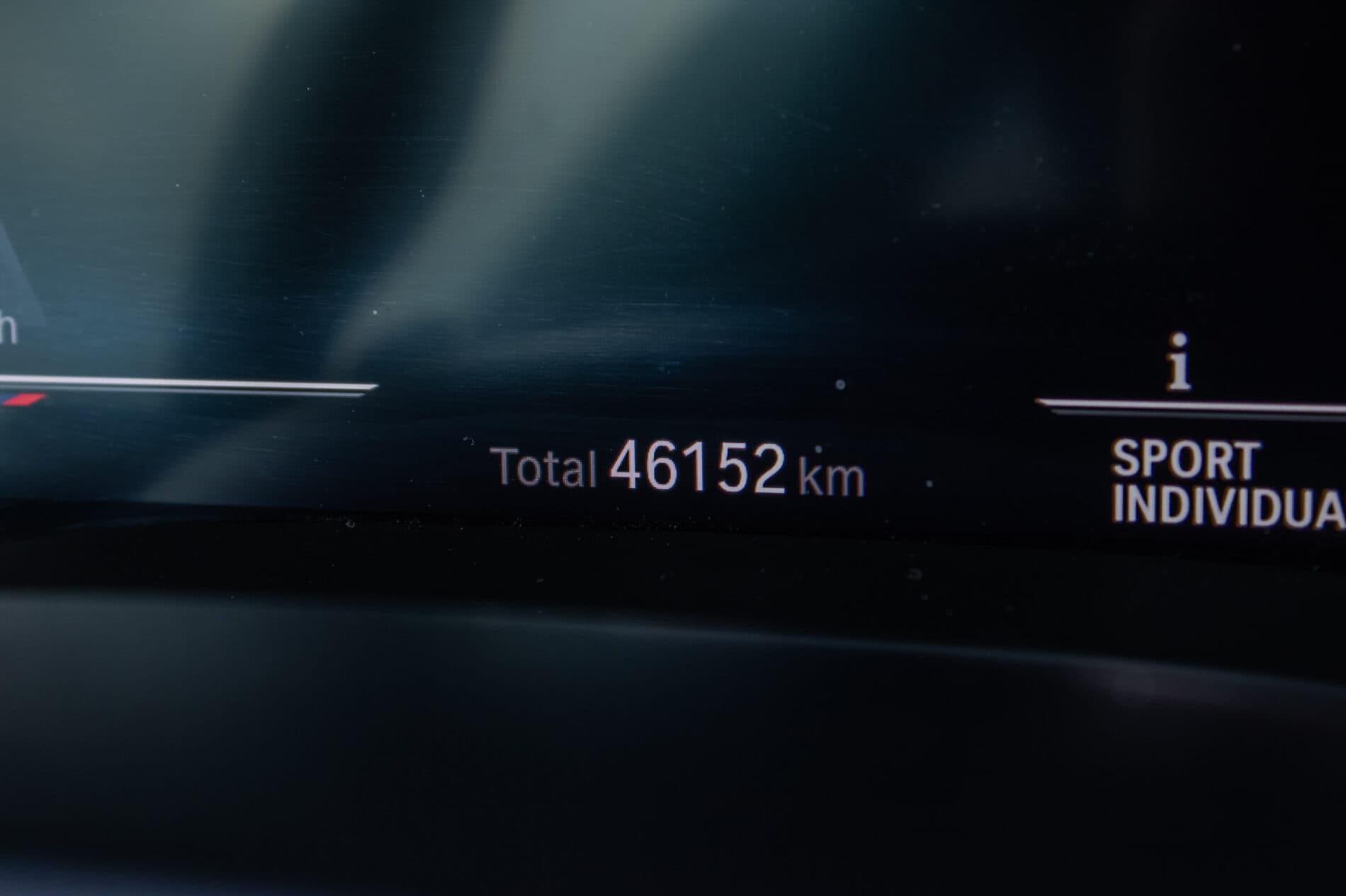 2021 BMW 540d, šedá sedan, 46 152 km