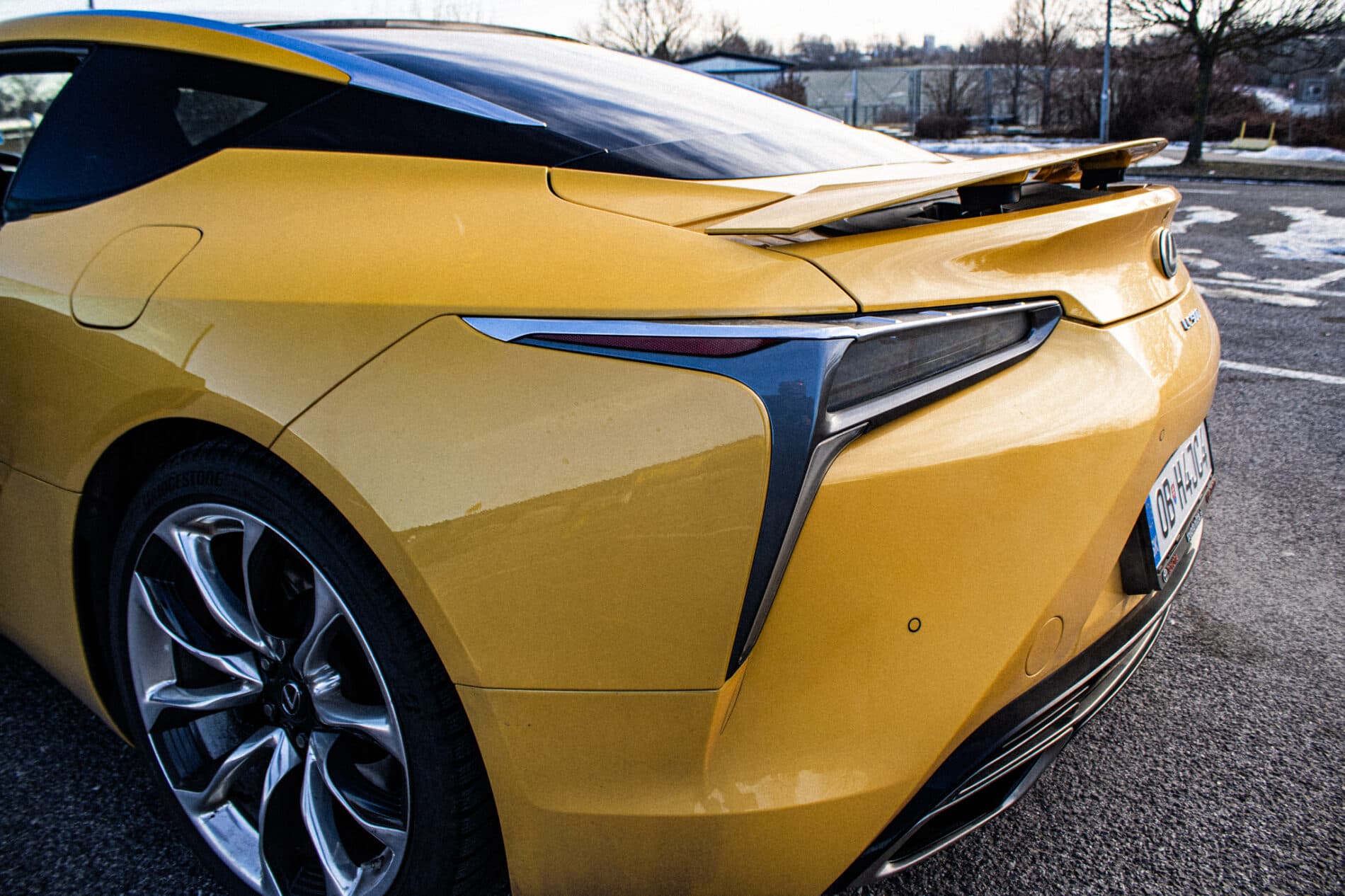 2023 Lexus LC 500, žlutá kupé, 33 321 km