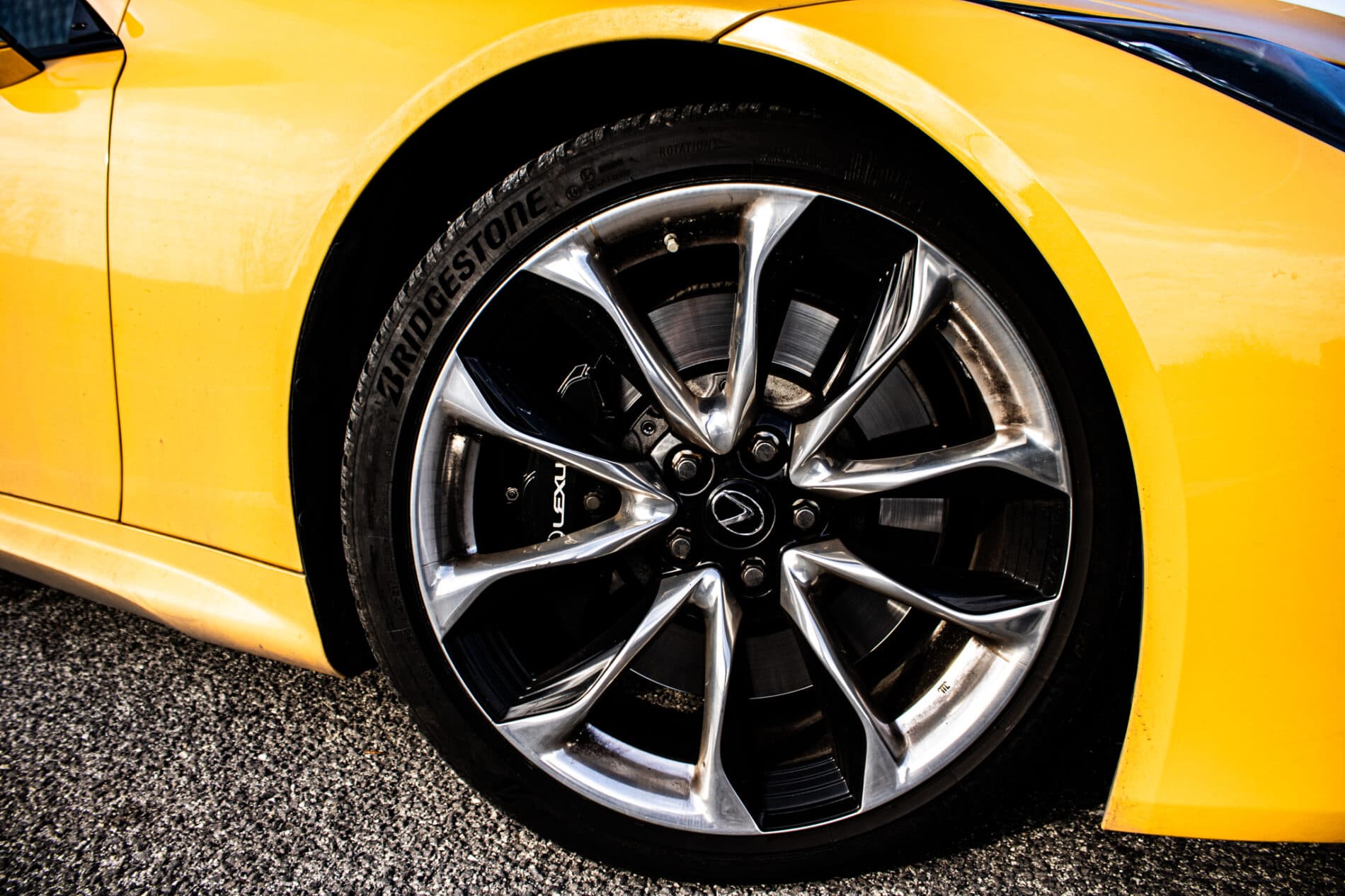 2023 Lexus LC 500, žlutá kupé, 33 321 km